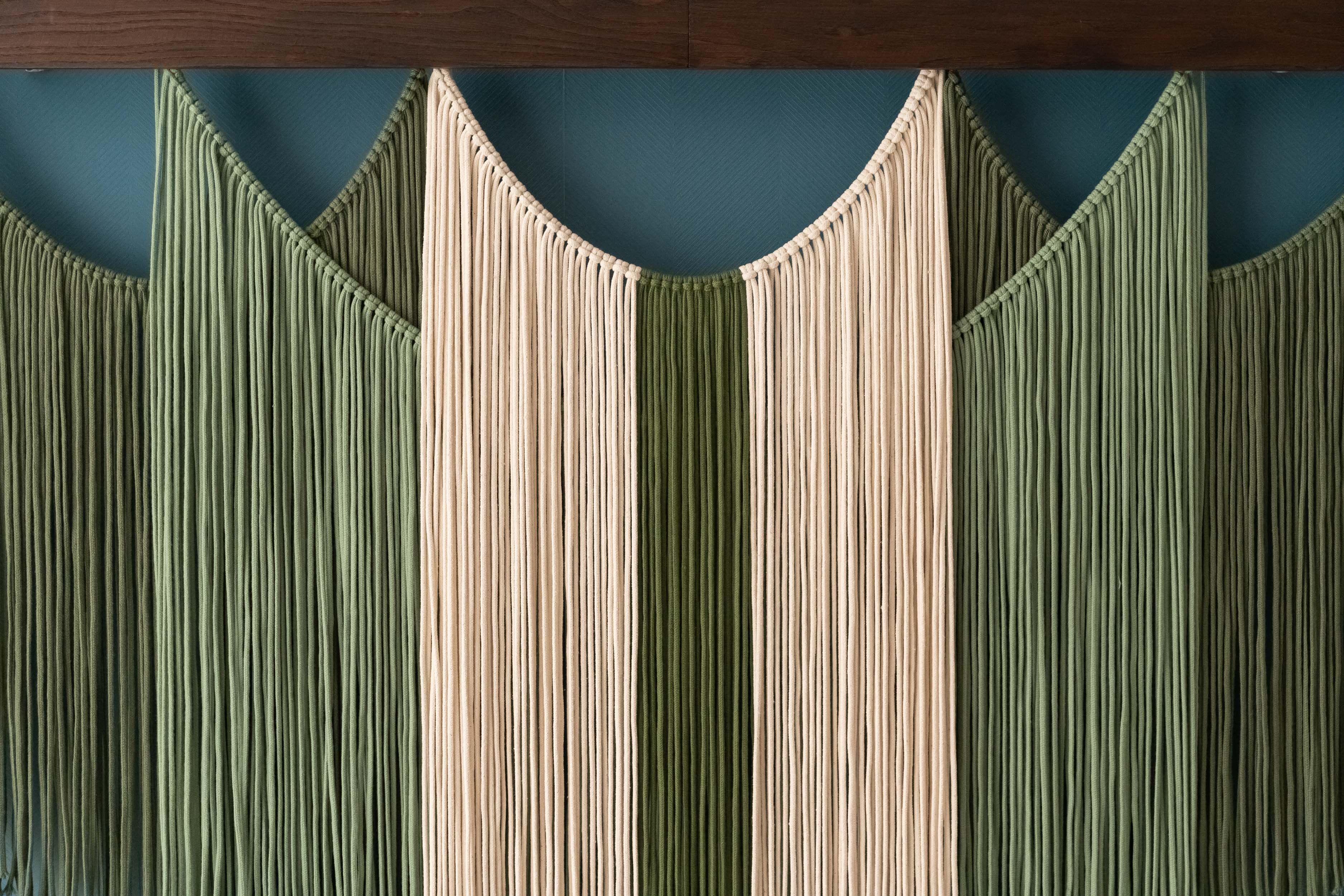 The Calm Wall Hanging – Macrame for Soothing Home Decor V90