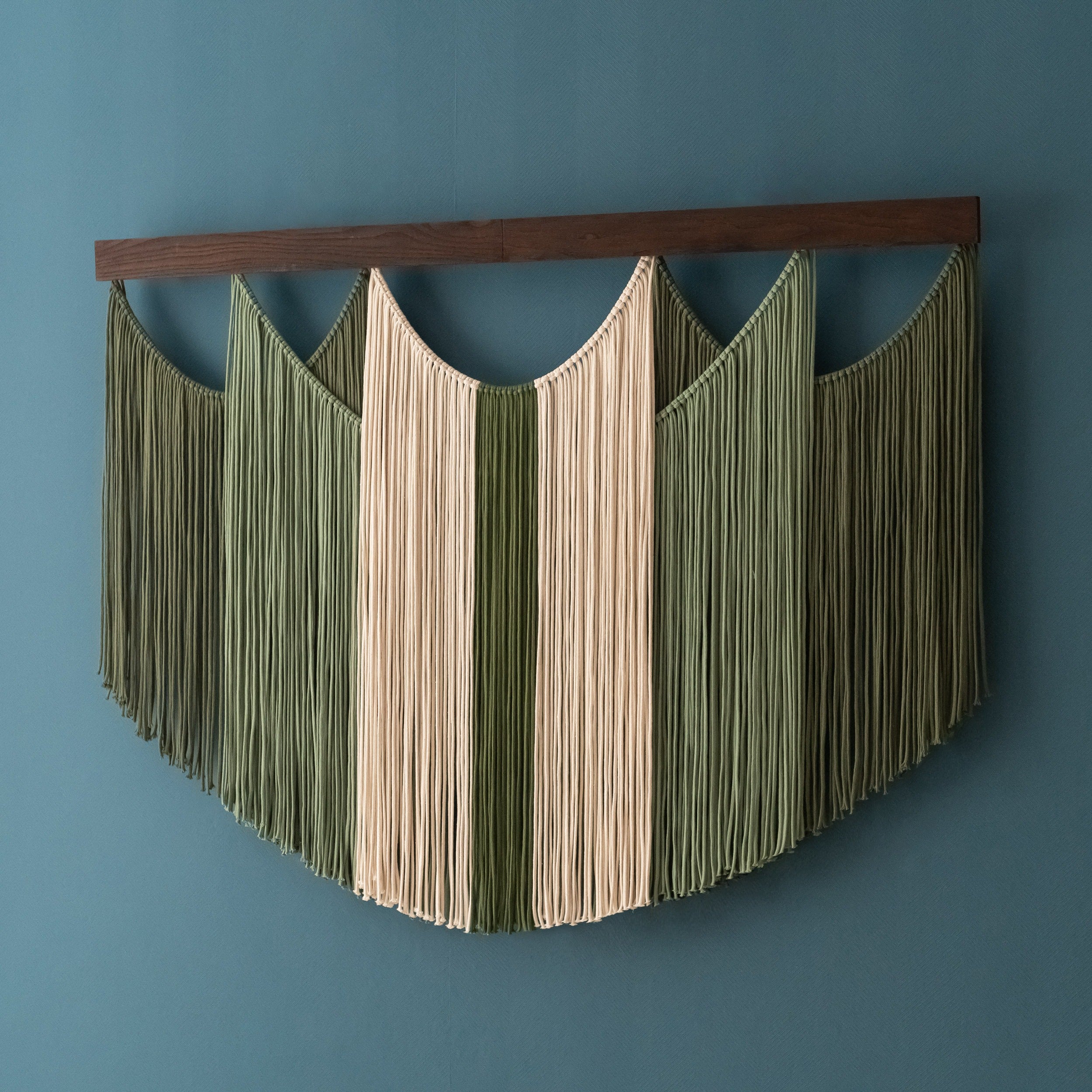 The Calm Wall Hanging – Macrame for Soothing Home Decor V90