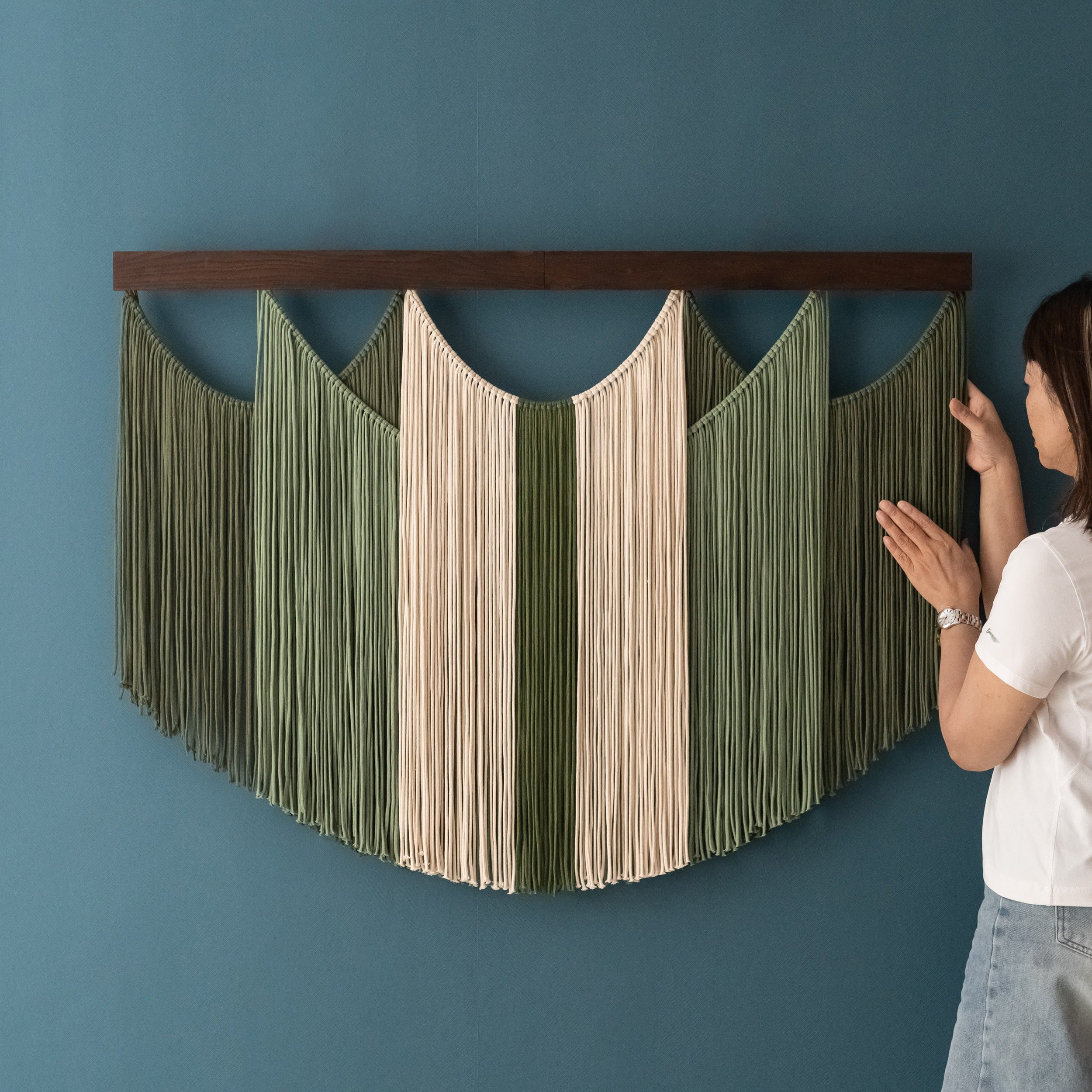 The Calm Wall Hanging – Macrame for Soothing Home Decor V90