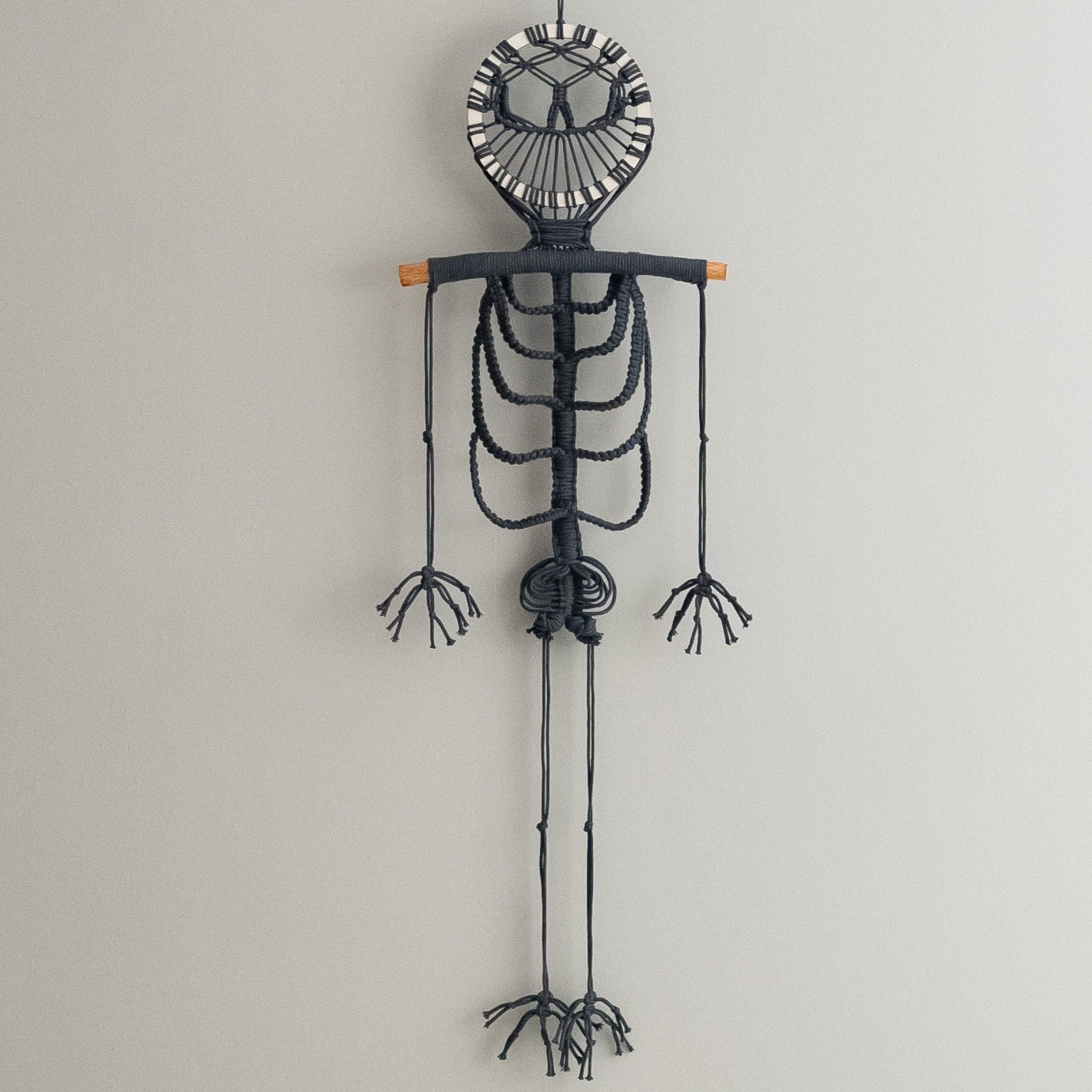 Spooky Halloween Wall Decor – Macrame Skeleton Hanging V79