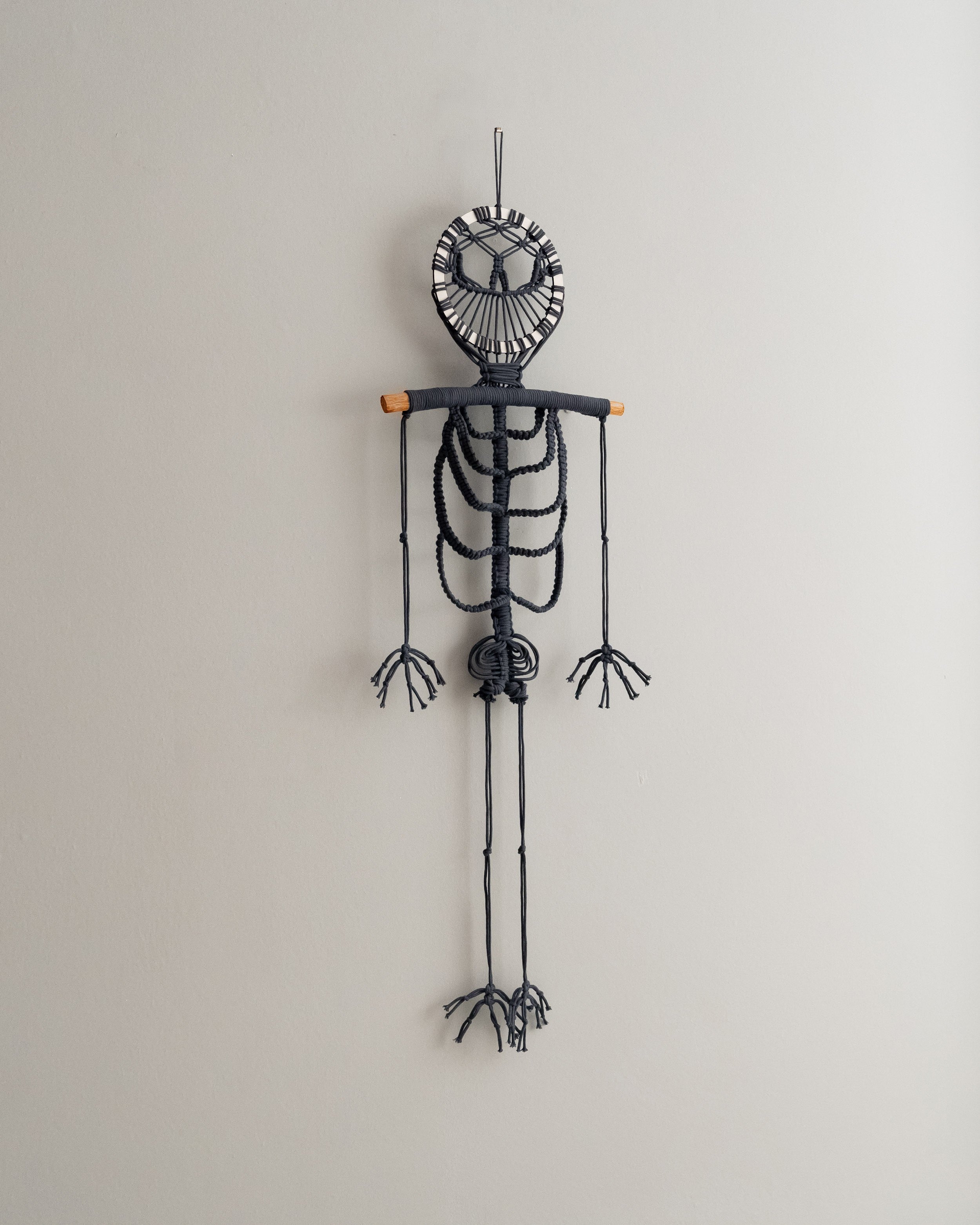 Spooky Halloween Wall Decor – Macrame Skeleton Hanging V79