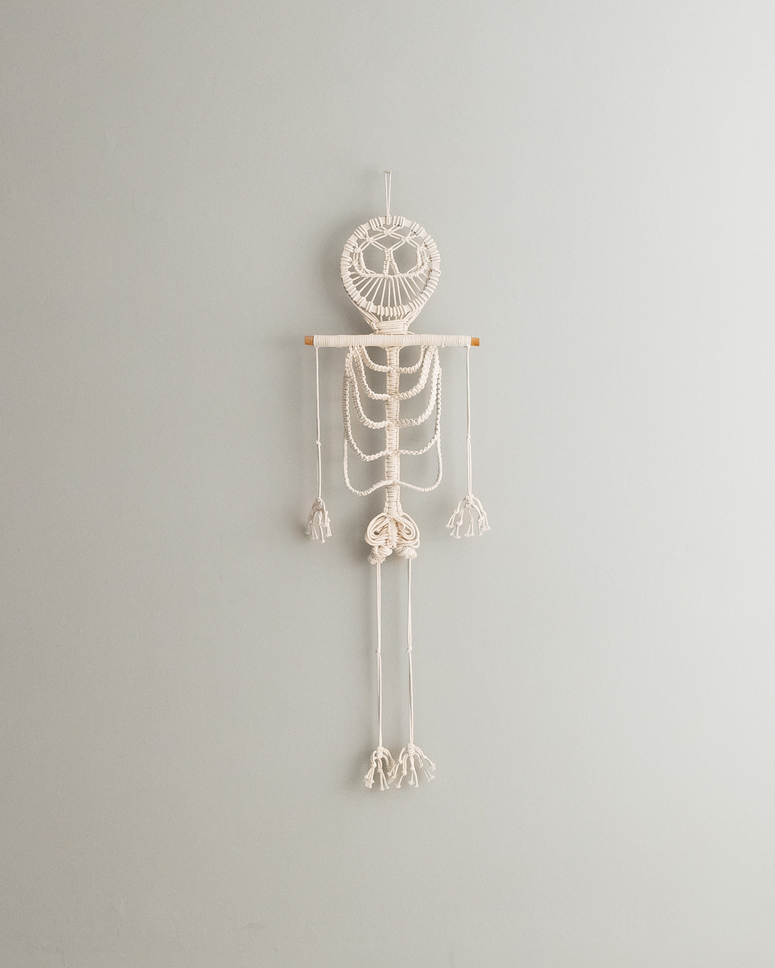 Spooky Halloween Wall Decor – Macrame Skeleton Hanging V79