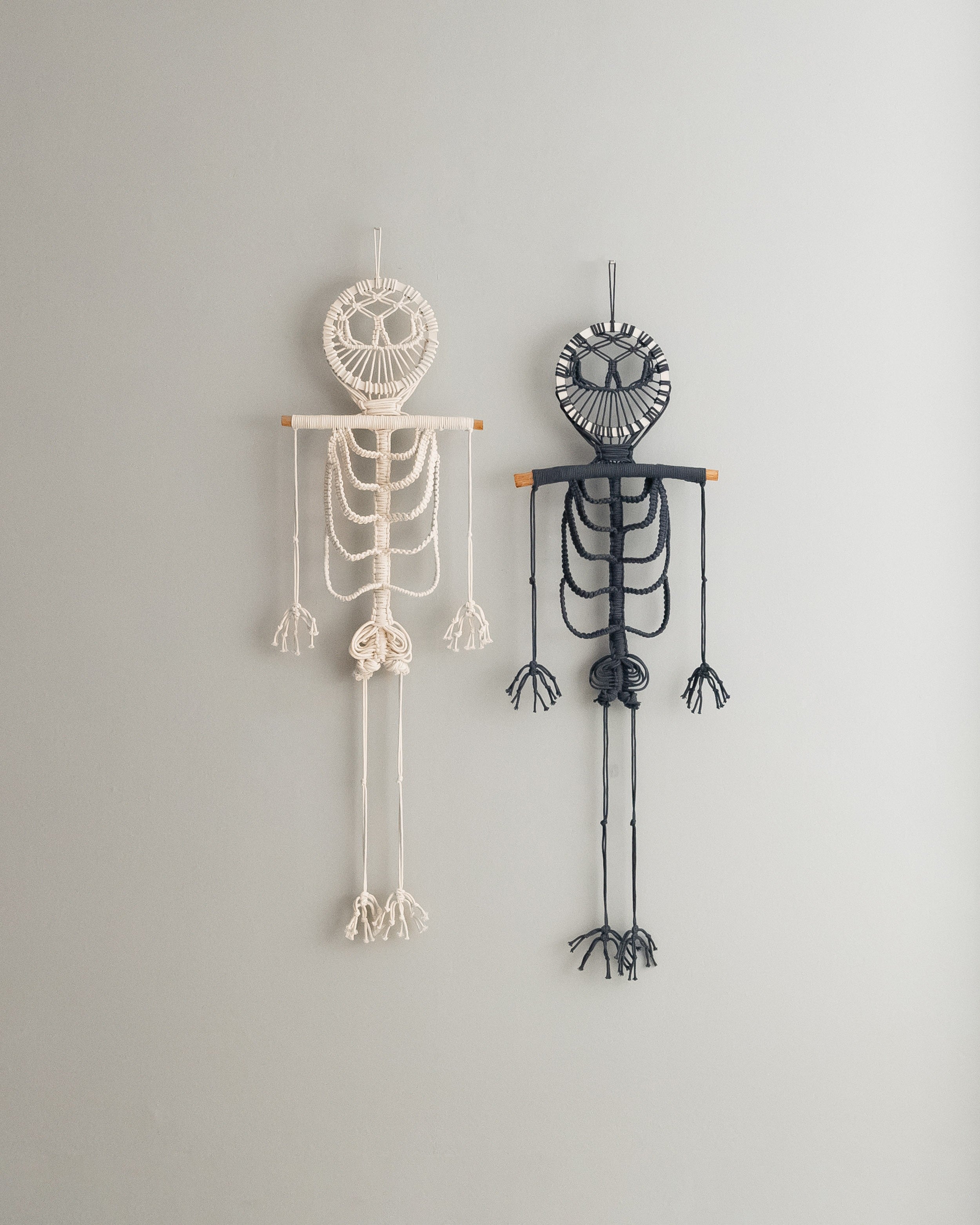Spooky Halloween Wall Decor – Macrame Skeleton Hanging V79