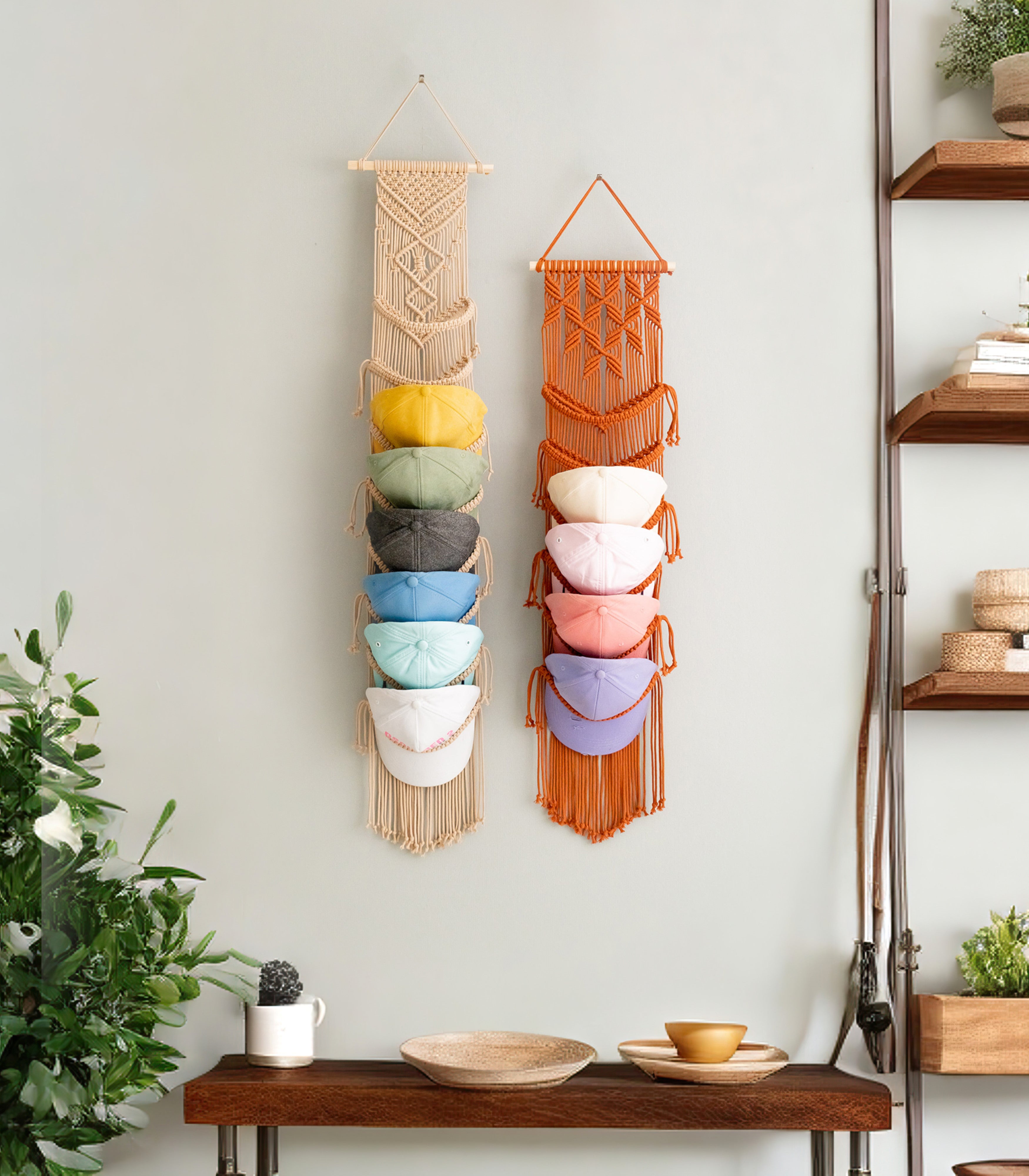 Percha de macramé para organizar tus sombreros favoritos 