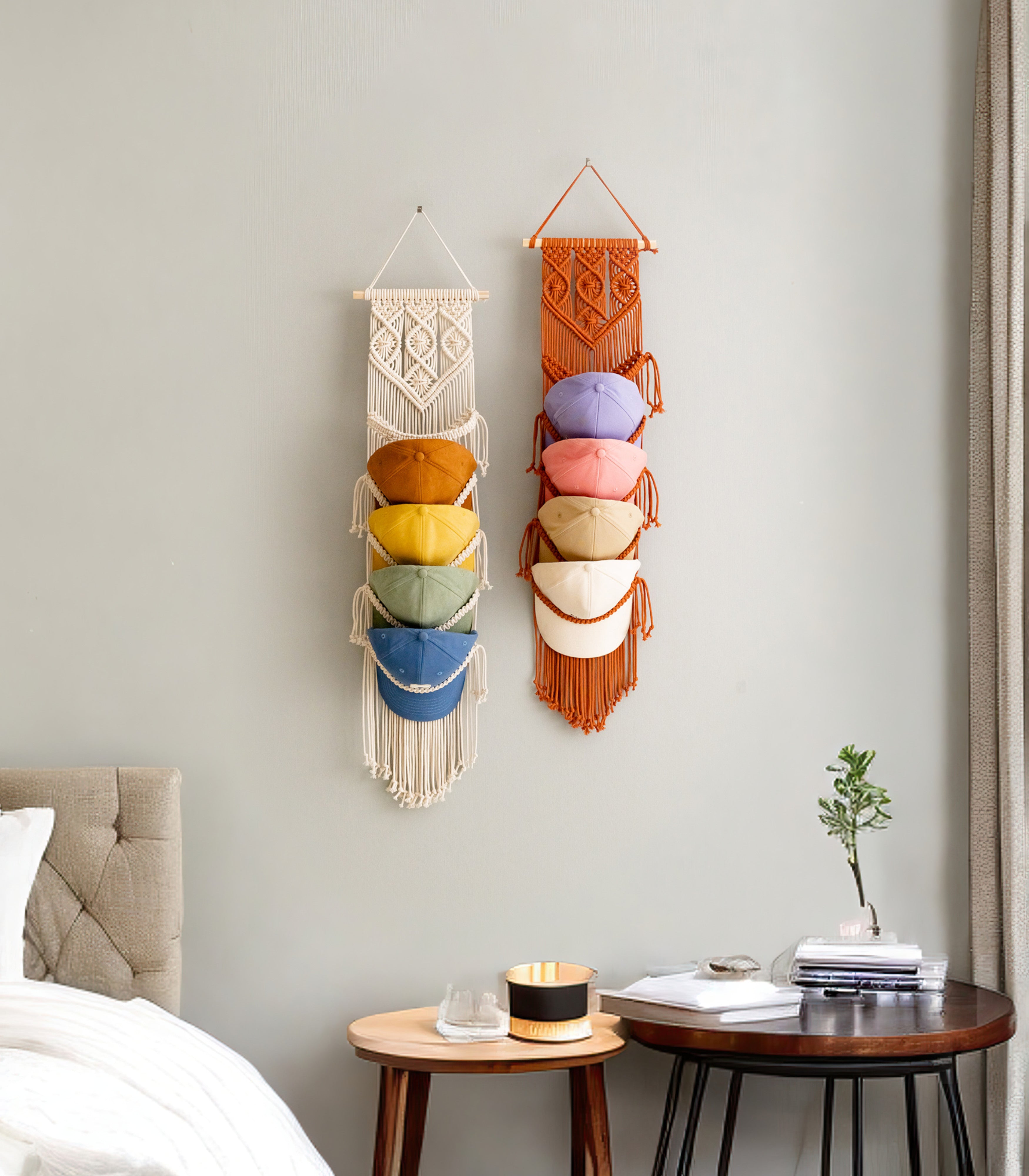 Percha de macramé para organizar tus sombreros favoritos 