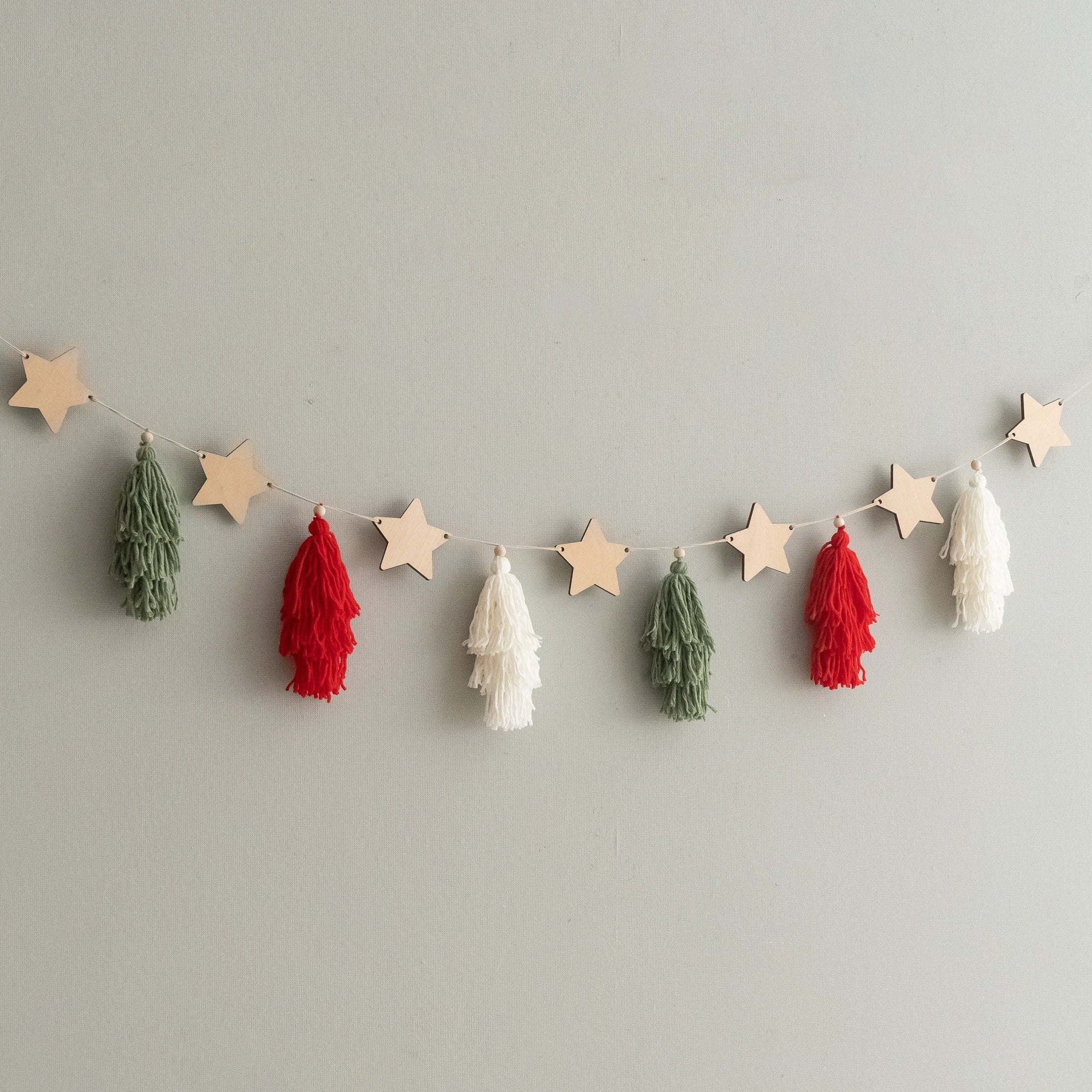 Macrame Christmas Garland with Wooden Stars for Holiday Walls X68