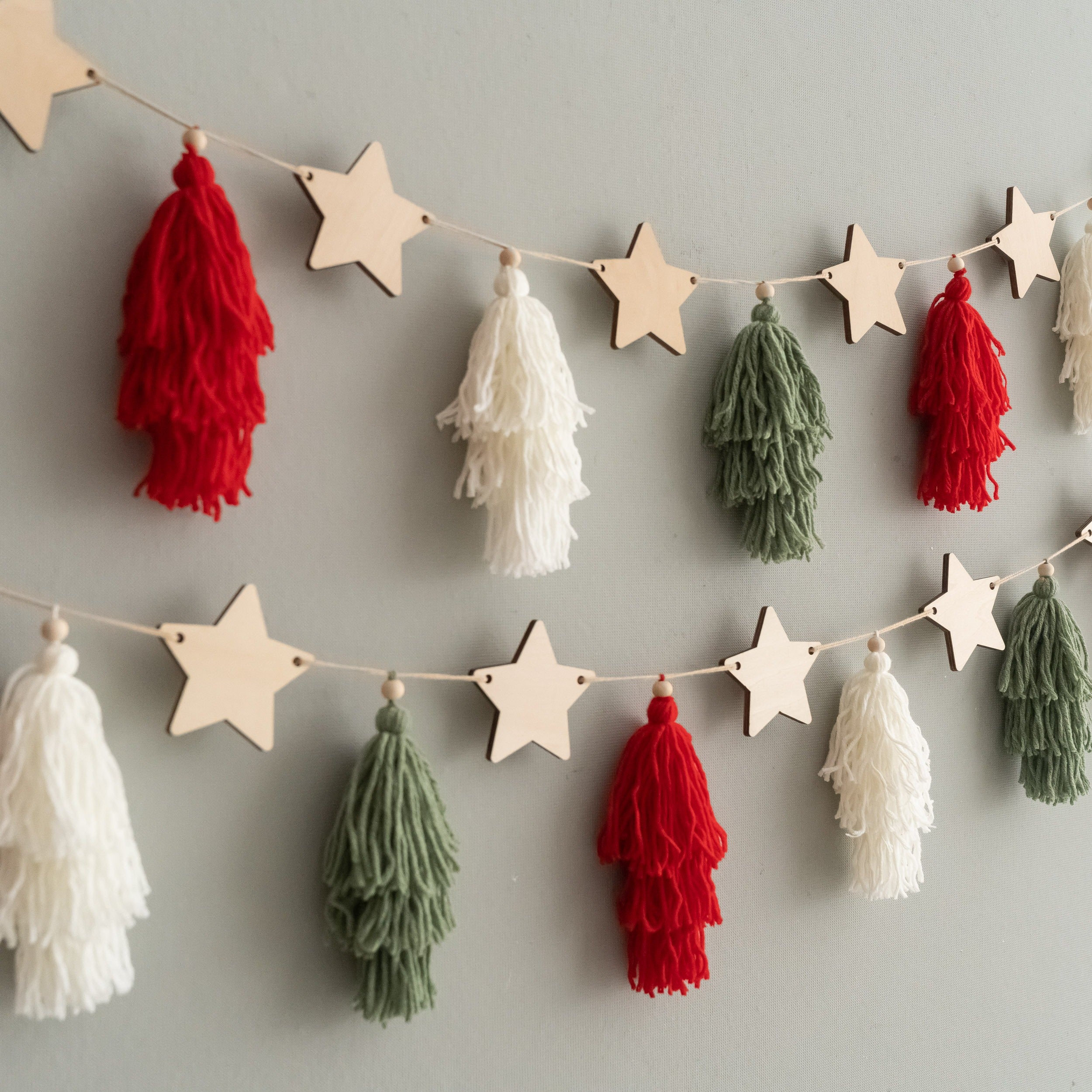 Macrame Christmas Garland with Wooden Stars for Wall Decor X68