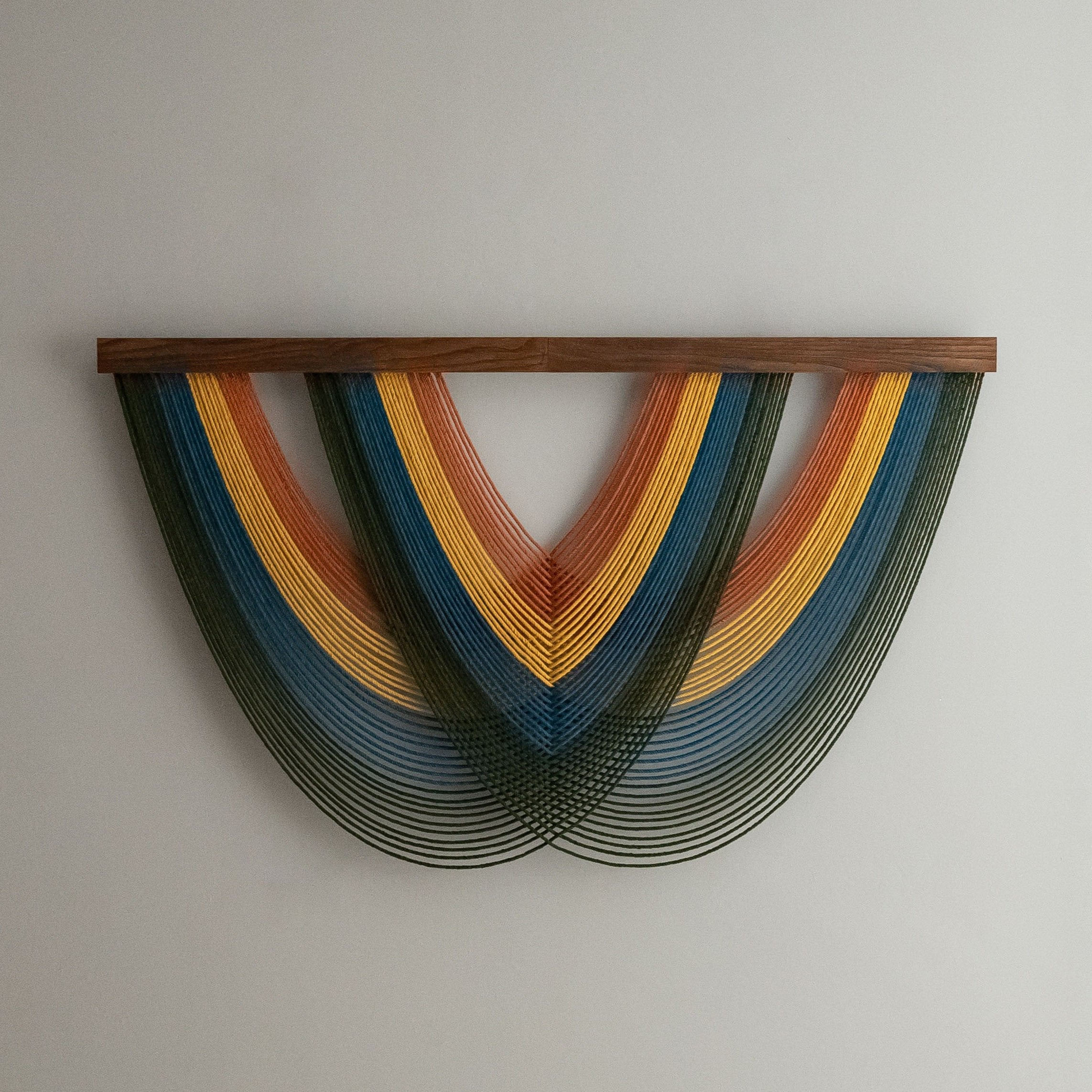 Colgante de pared de macramé hecho a mano para una acogedora decoración de estilo bohemio