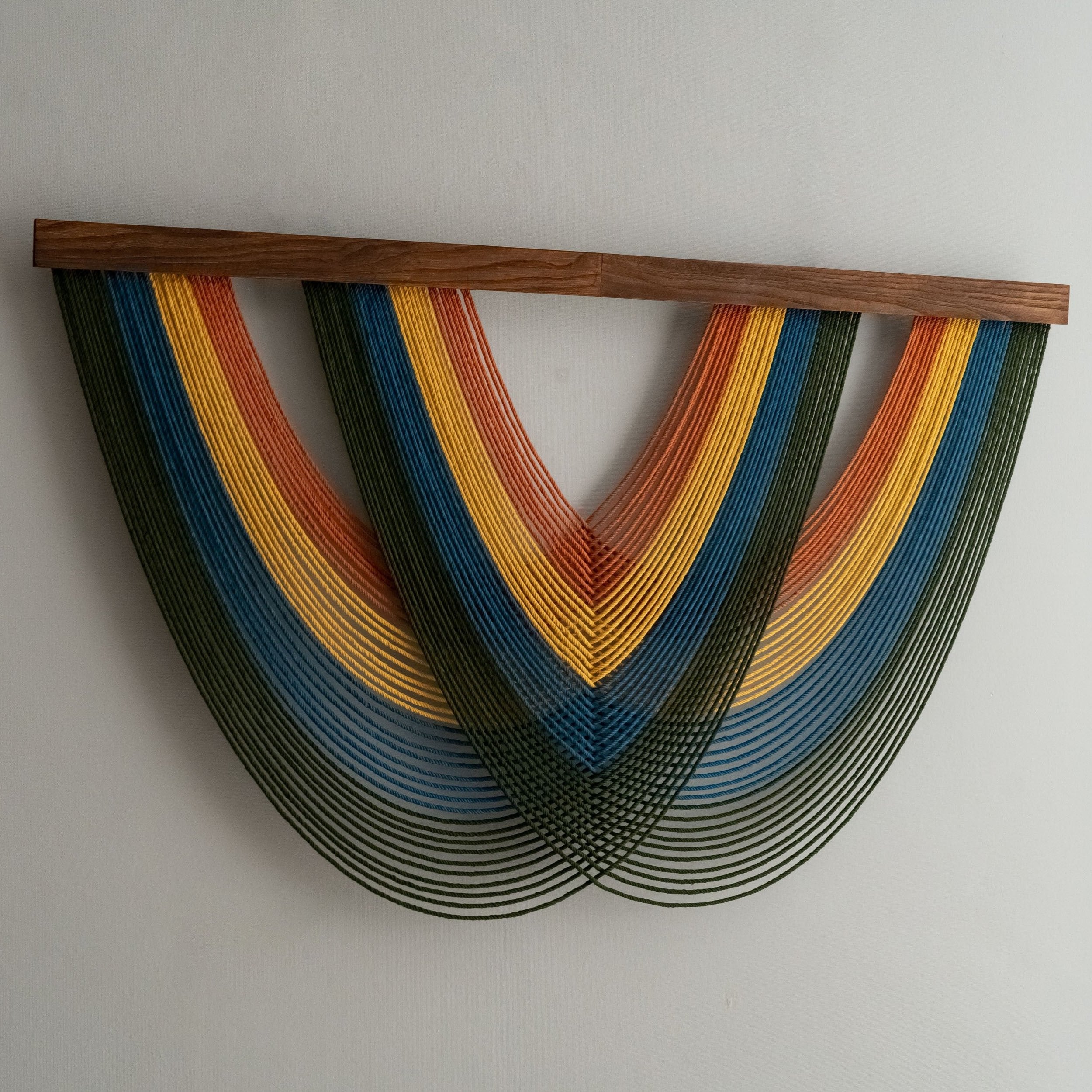 Colgante de pared de macramé hecho a mano para una acogedora decoración de estilo bohemio