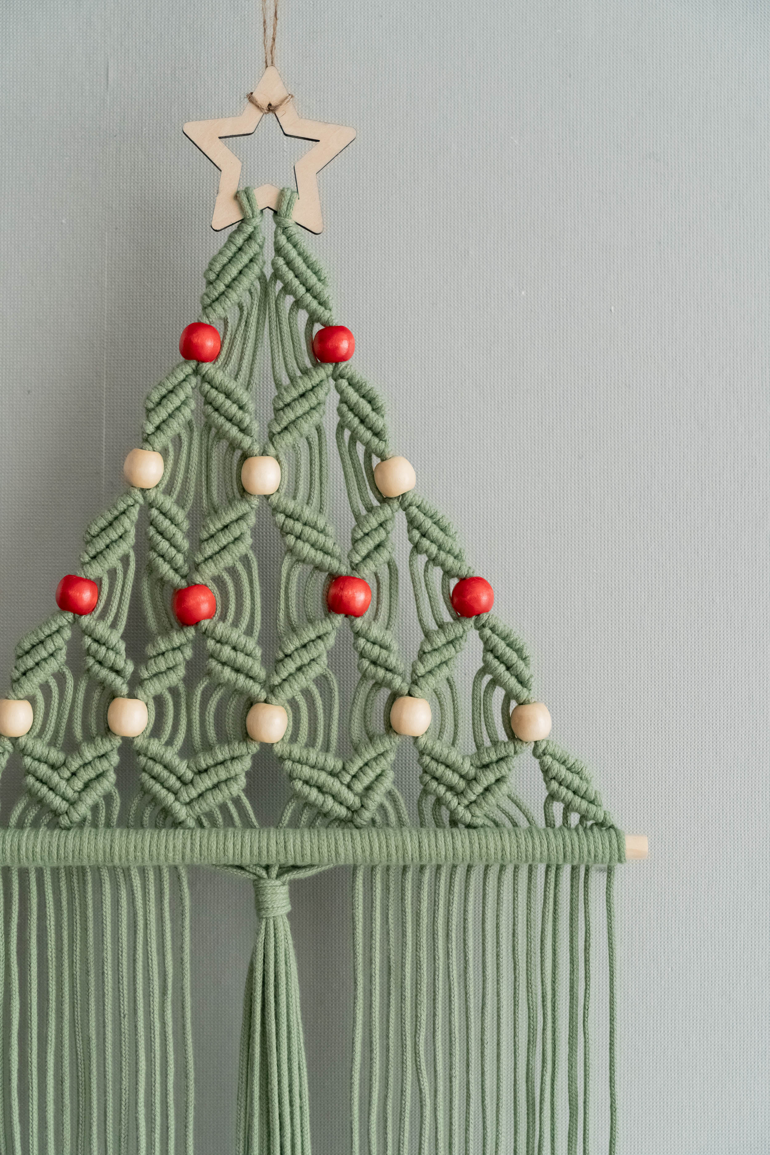 Weihnachtsbaum-Wanddekoration für den Boho-Ferienhausstil 