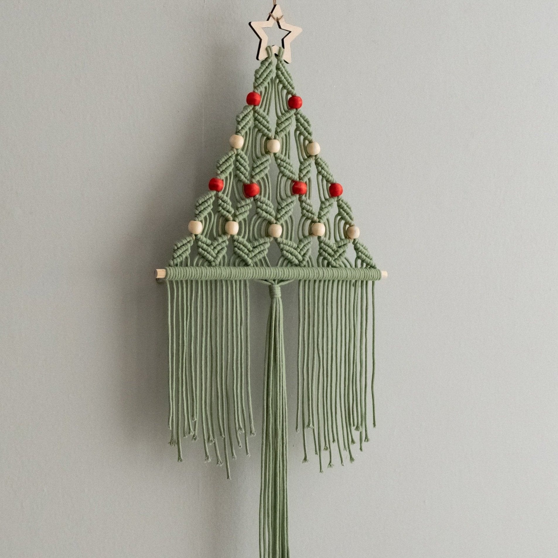 Árbol de Navidad de macramé para colgar en la pared como decoración navideña 