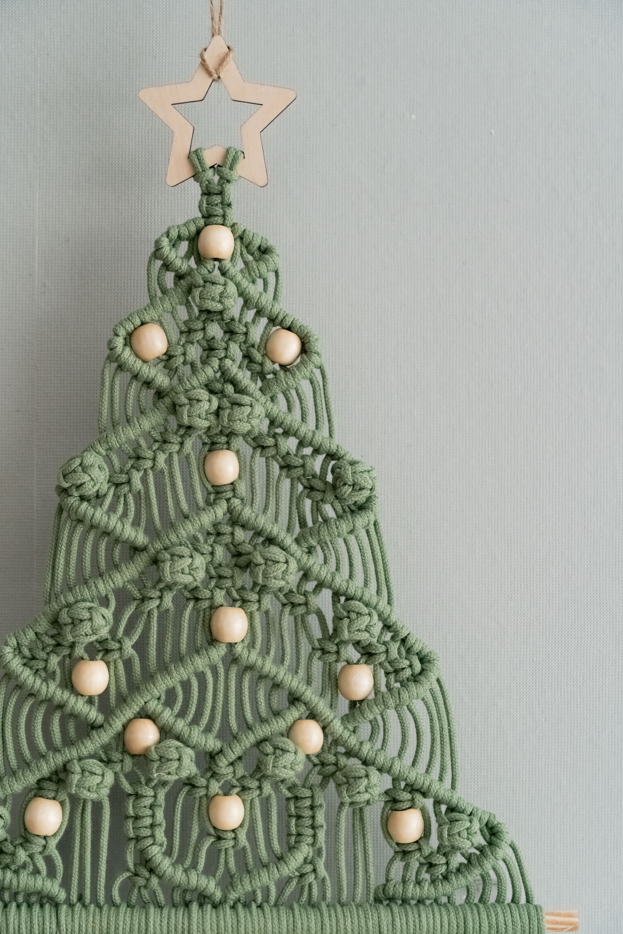 Árbol de Navidad de macramé para colgar en la pared como decoración navideña estilo bohemio