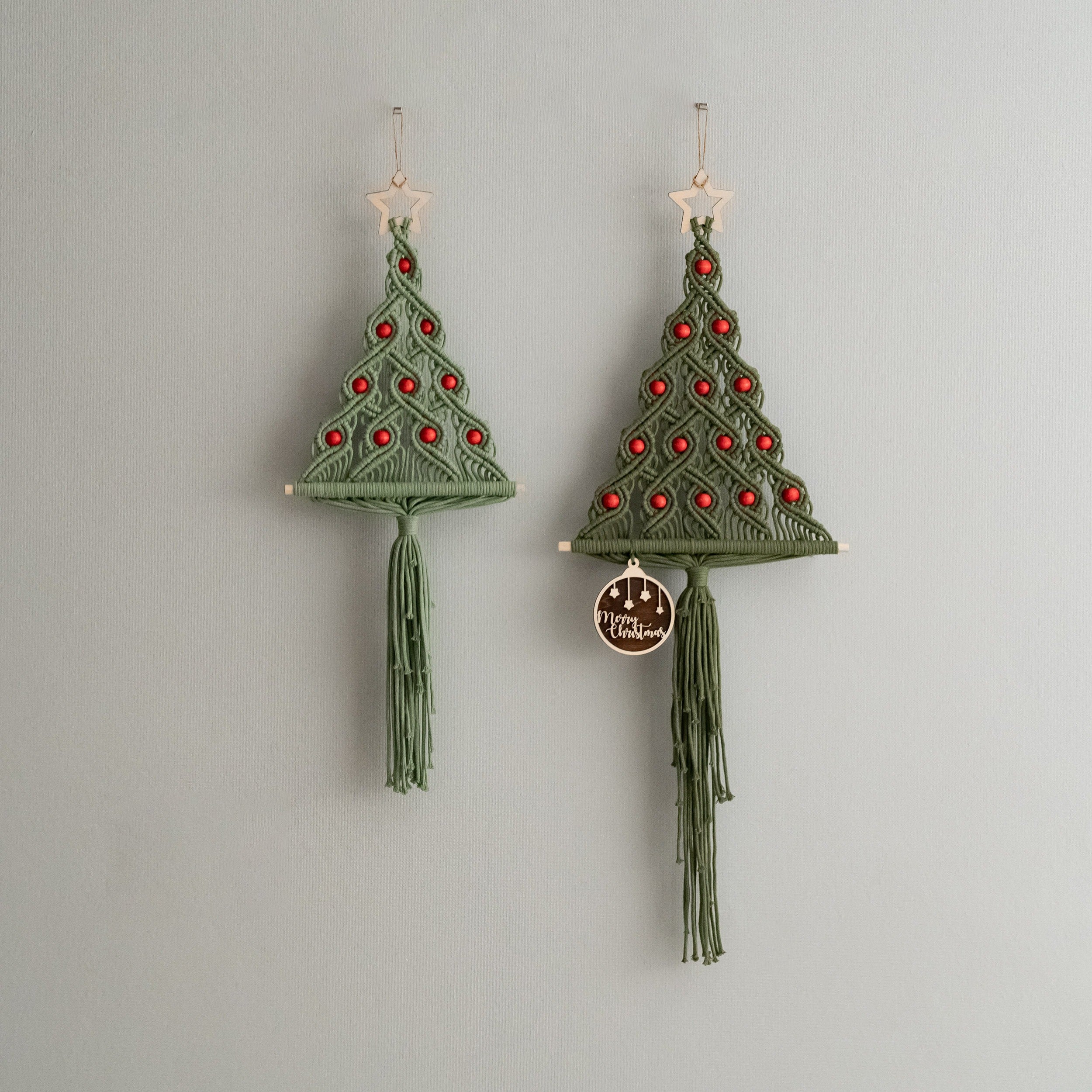 Árbol de Navidad de macramé bohemio para decorar la pared de forma festiva 