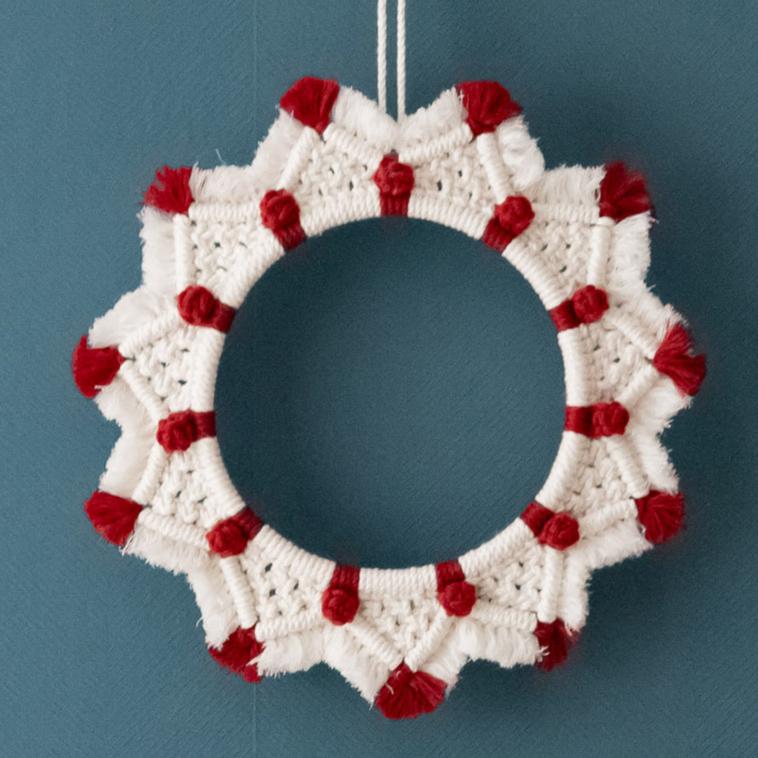 Corona navideña de macramé para decoración rústica de paredes navideñas 