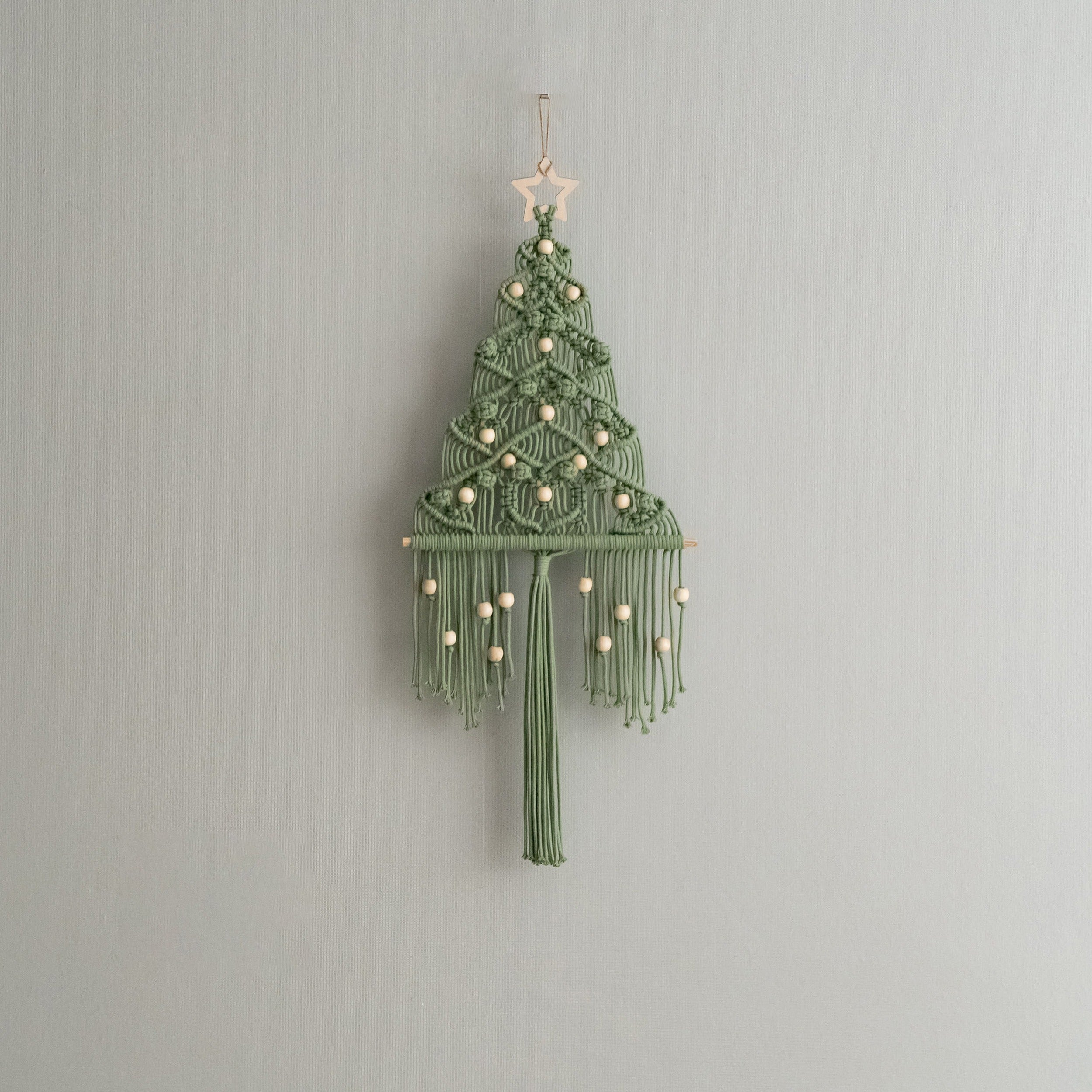 Árbol de Navidad de macramé para colgar en la pared como decoración navideña de estilo bohemio 