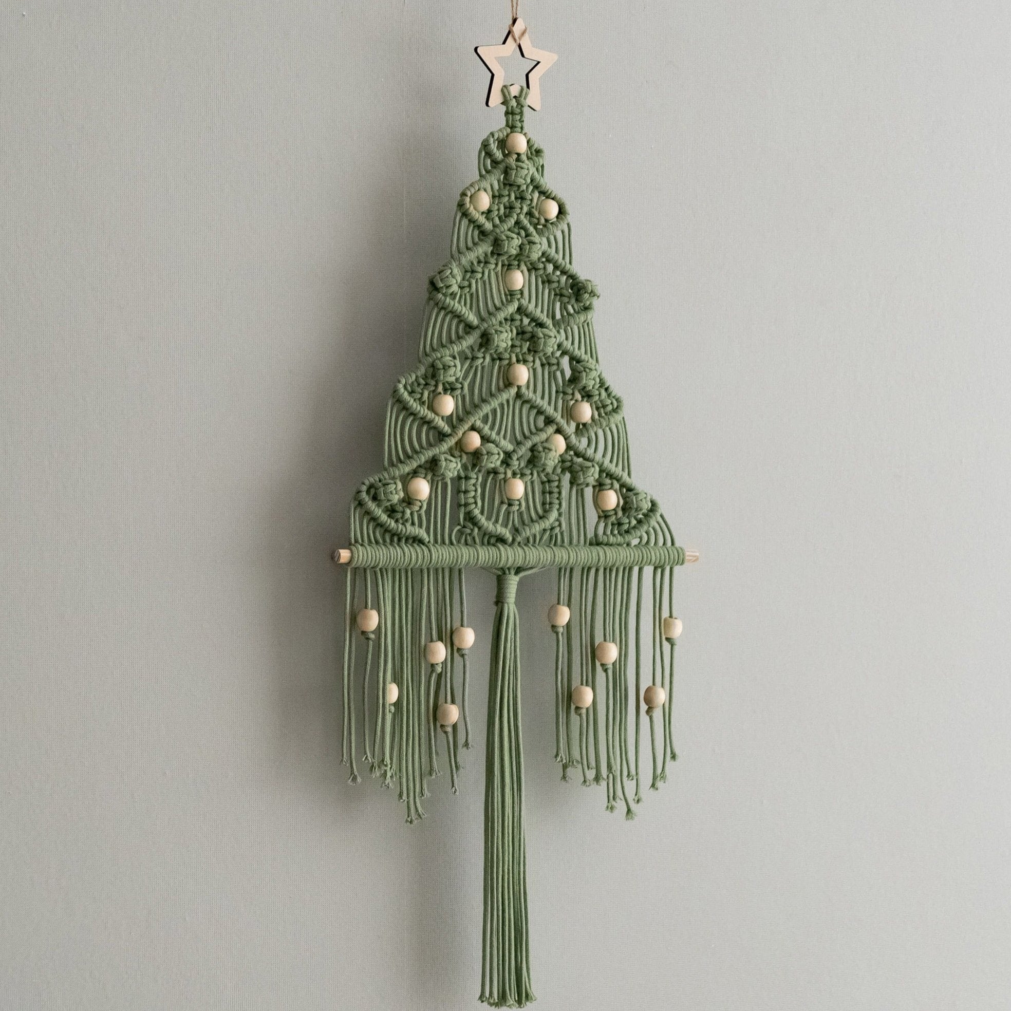 Árbol de Navidad de macramé para colgar en la pared como decoración navideña de estilo bohemio 