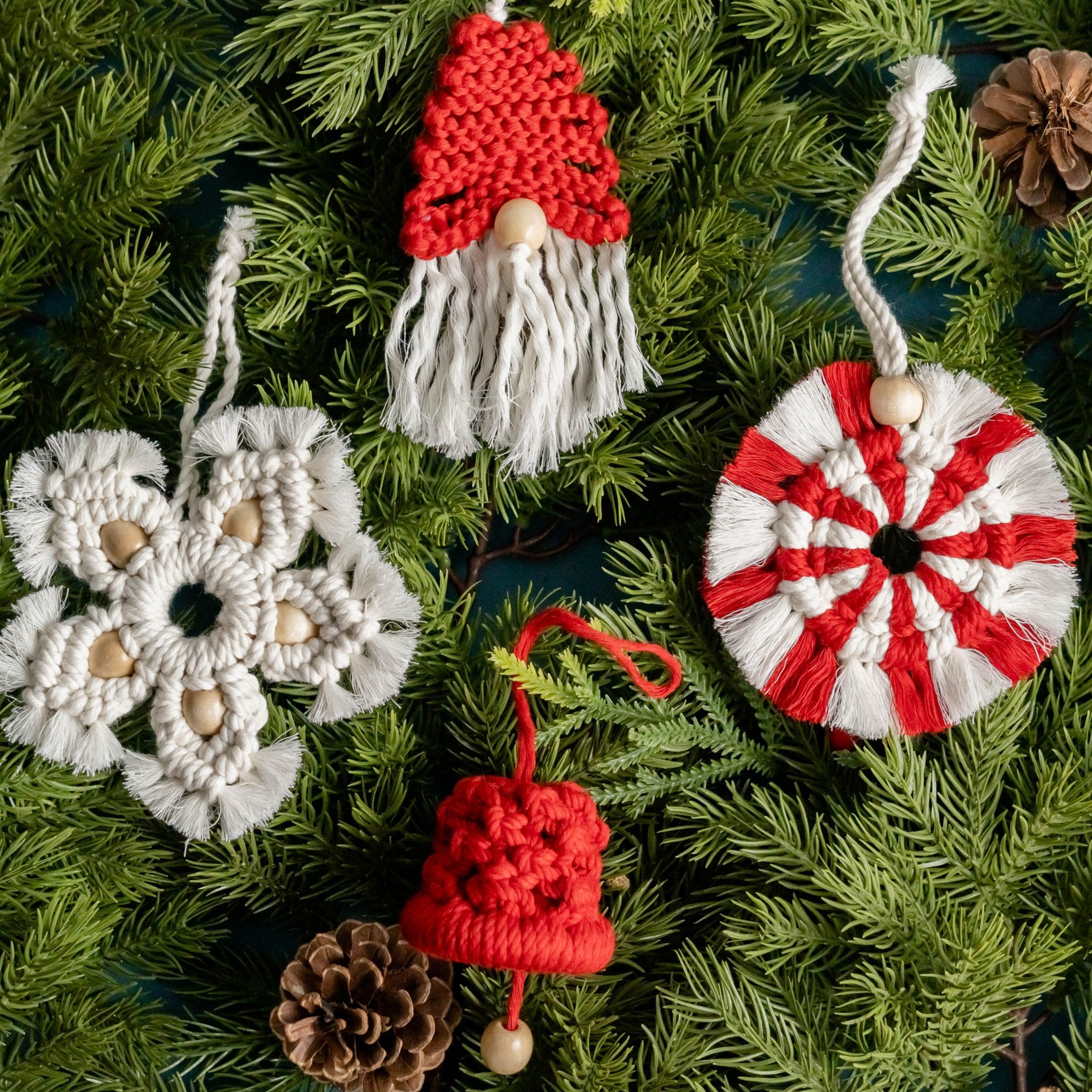 Adornos navideños de macramé boho chic para darle un toque rústico a las fiestas