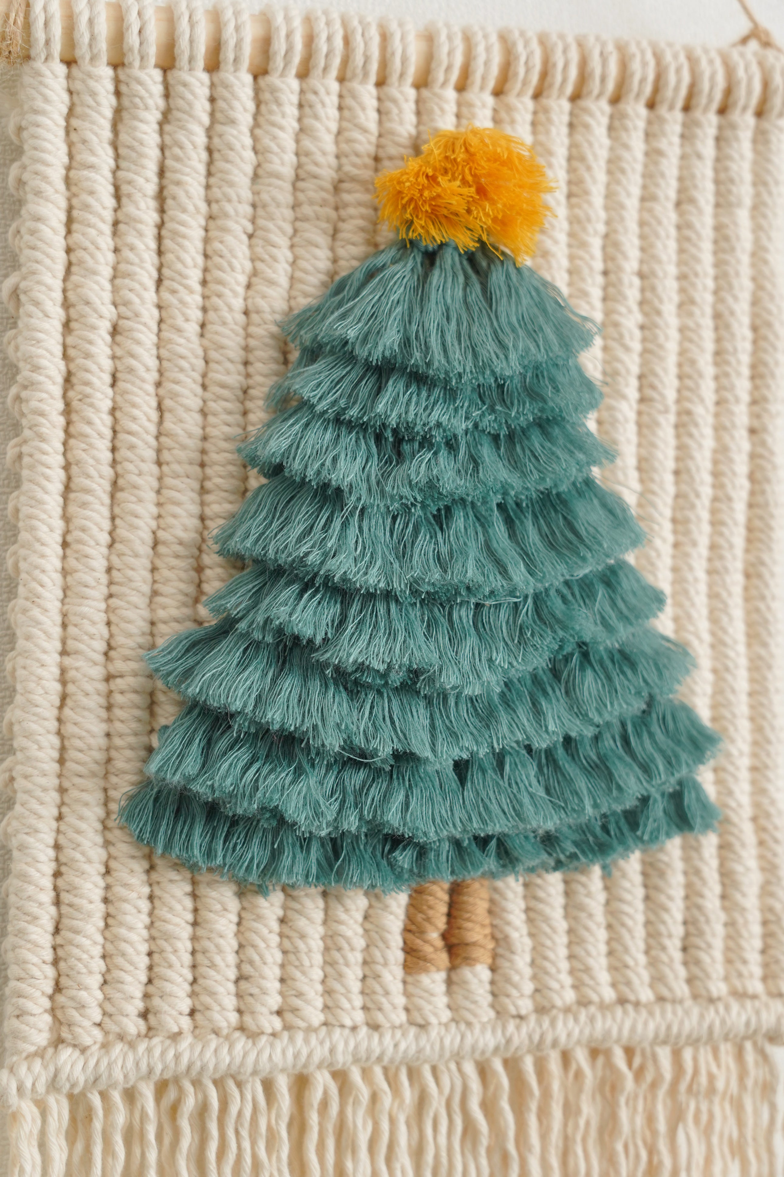 Macrame Christmas Tree Wall Hanging for Rustic Holiday Wall Decor X07