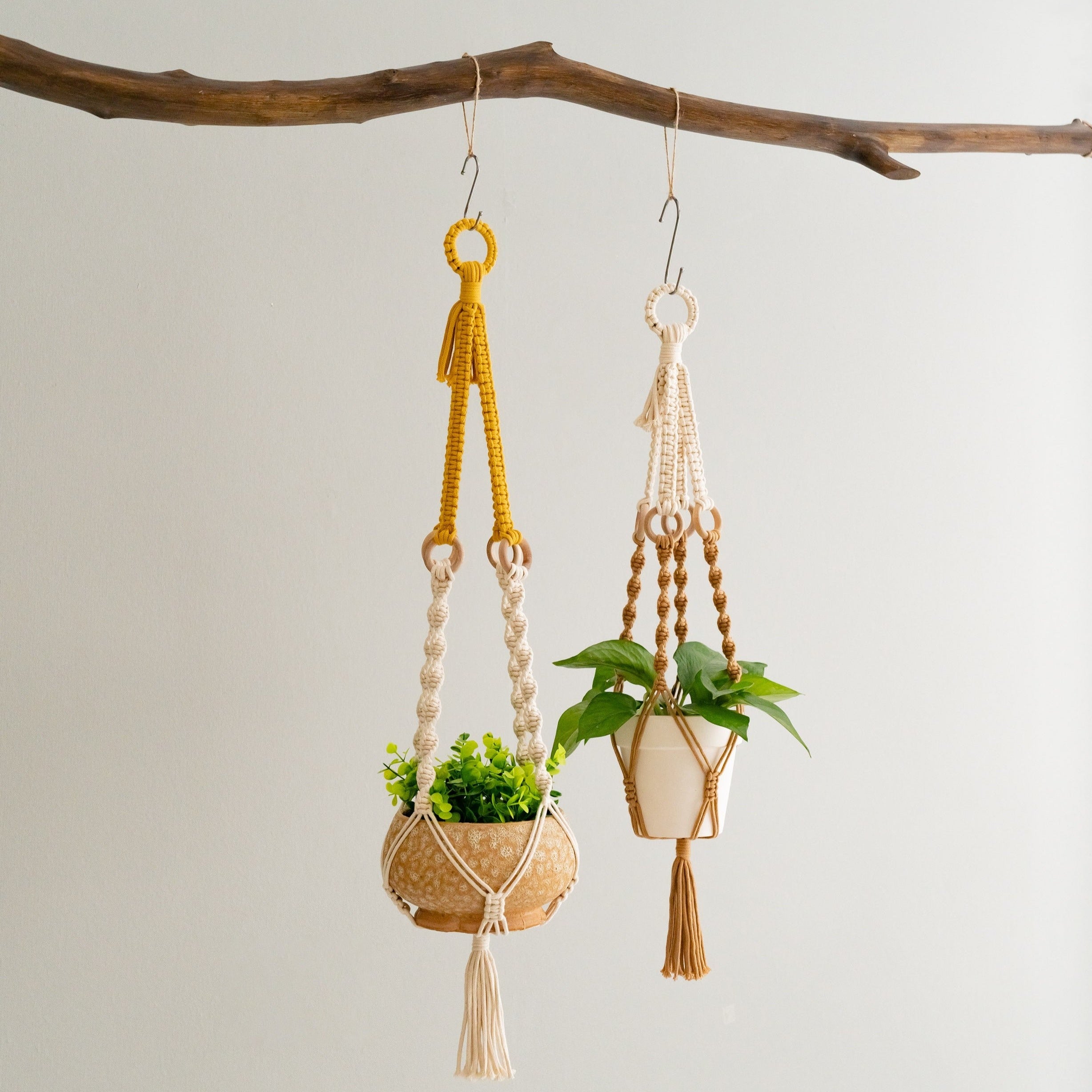 Macetero colgante de macramé estilo boho y rústico para una decoración elegante del hogar