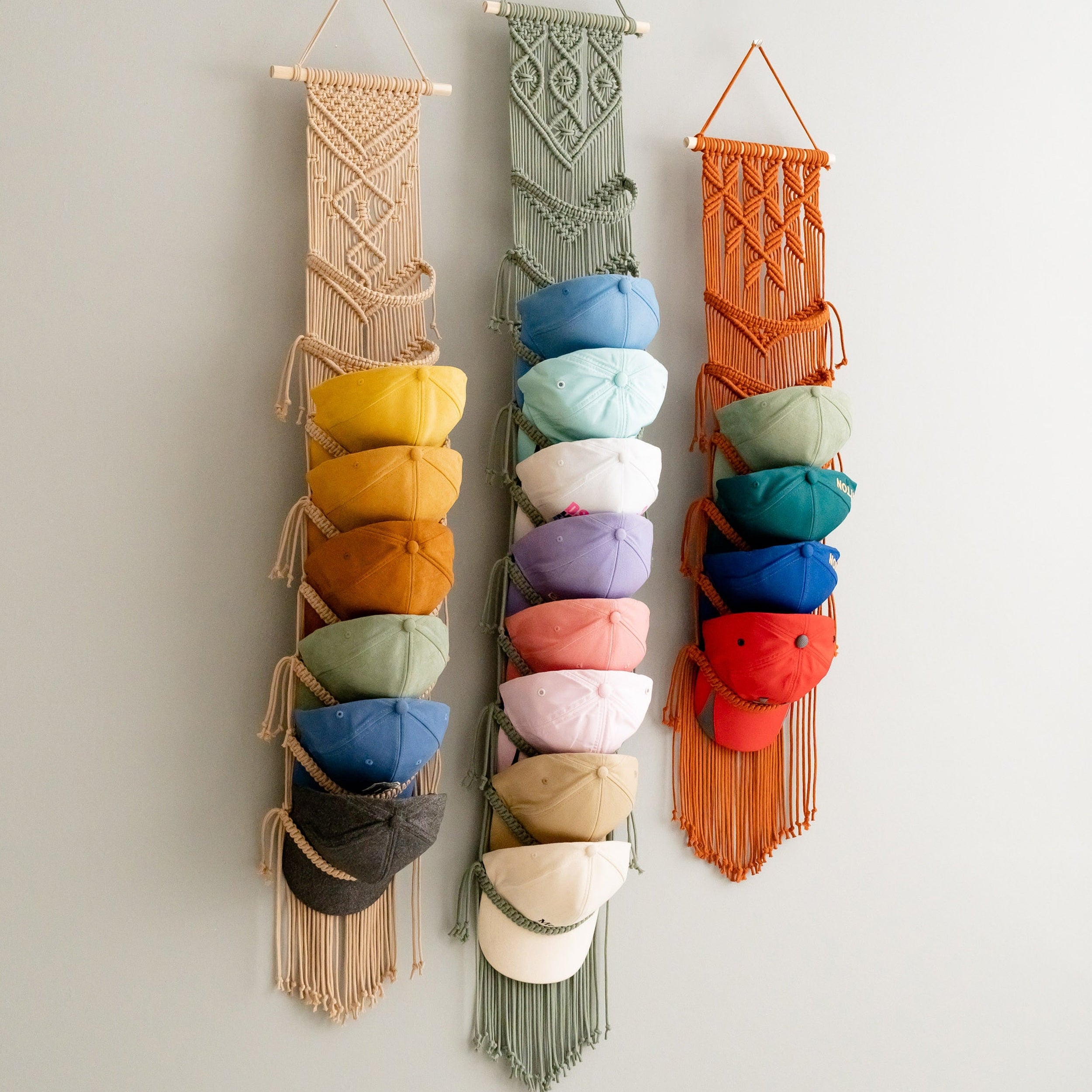 Macrame Strap-In Baseball Cap Organizer – Wall Hat Display H78