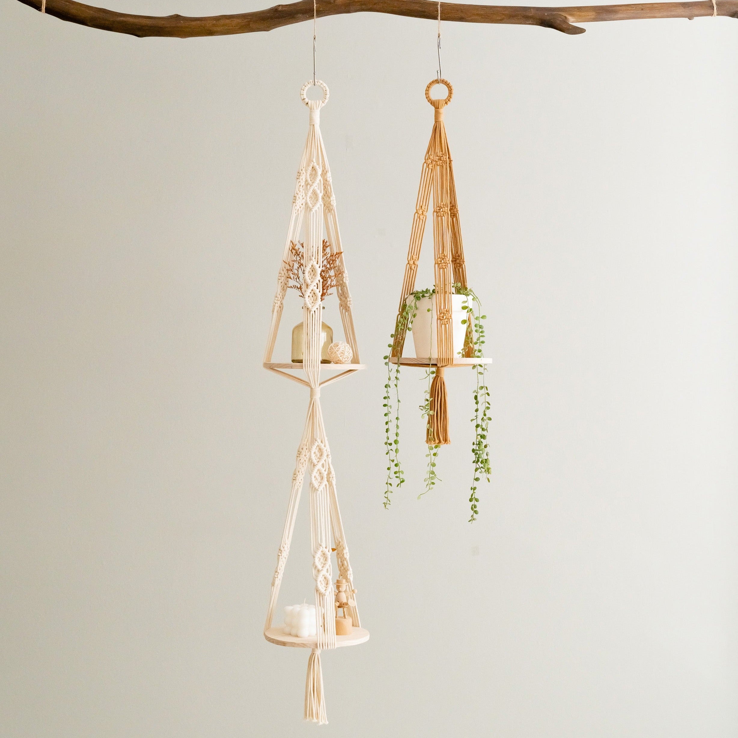 Estante de madera para plantas colgantes de estilo boho chic 