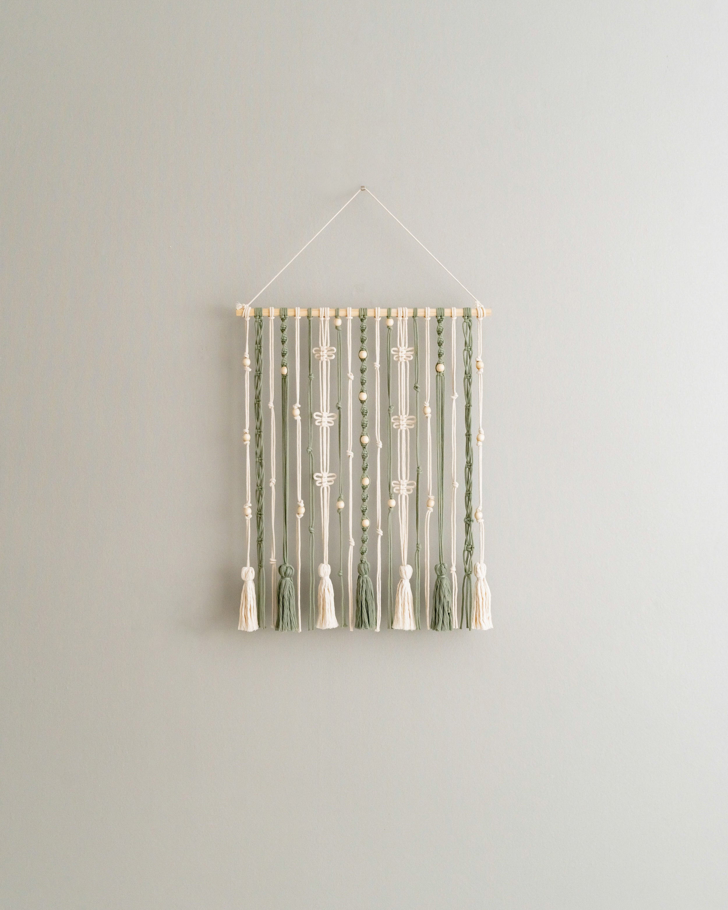 Artistic Macrame Photo Hanger for Preserving Memories