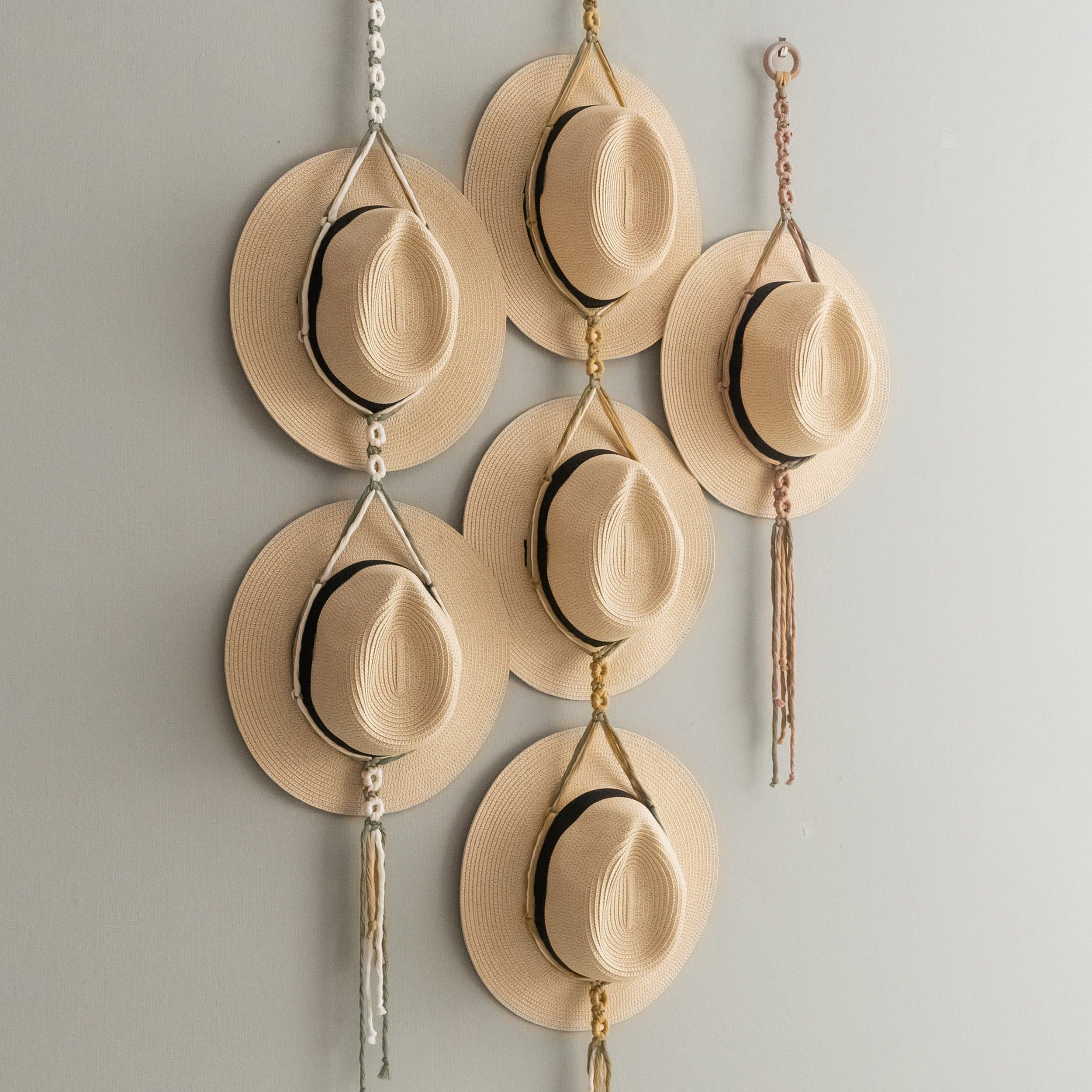 Floral Macrame Hat Hanger – Boho Wall Organizer with Daisies I89