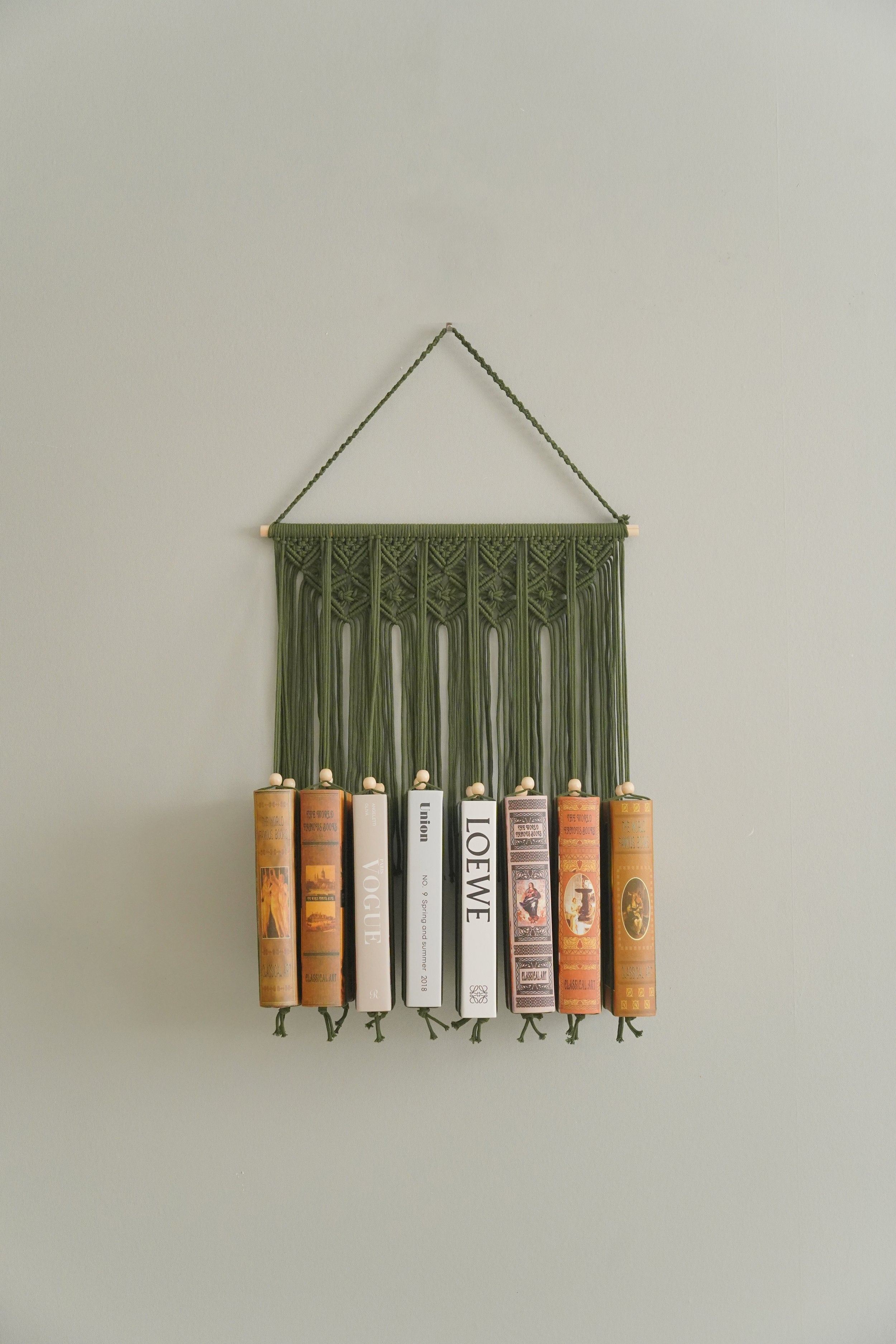 Estantería de macramé boho para guardar libros con estilo