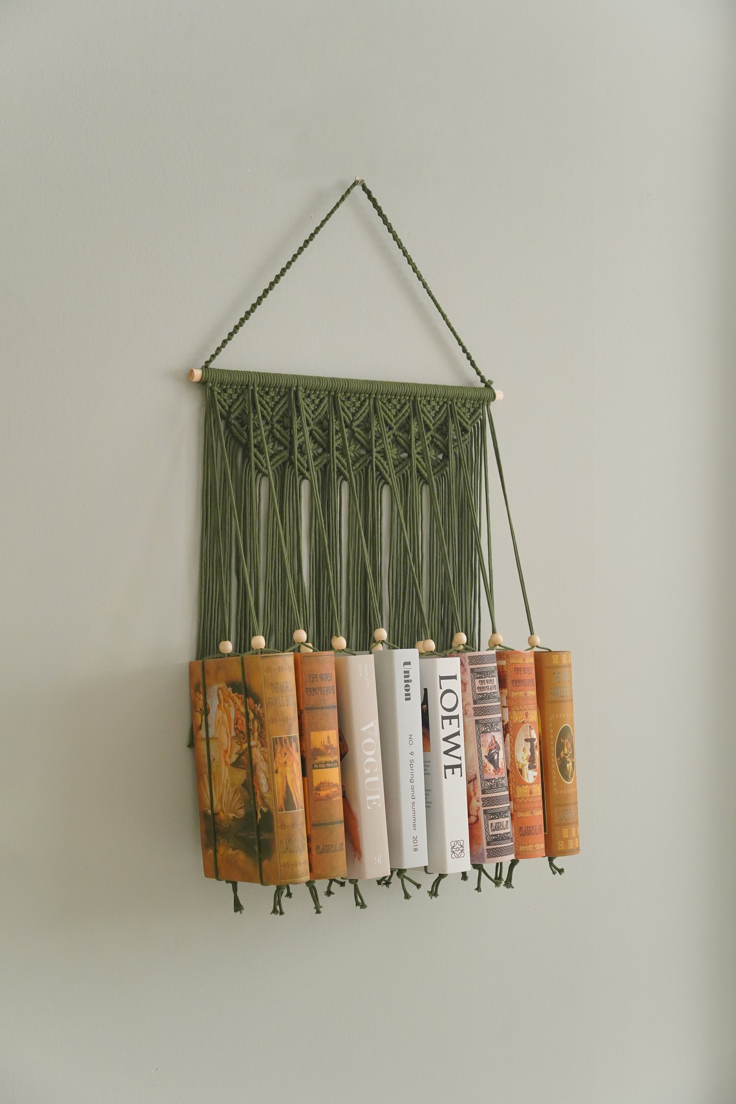 Estantería de macramé boho para guardar libros con estilo