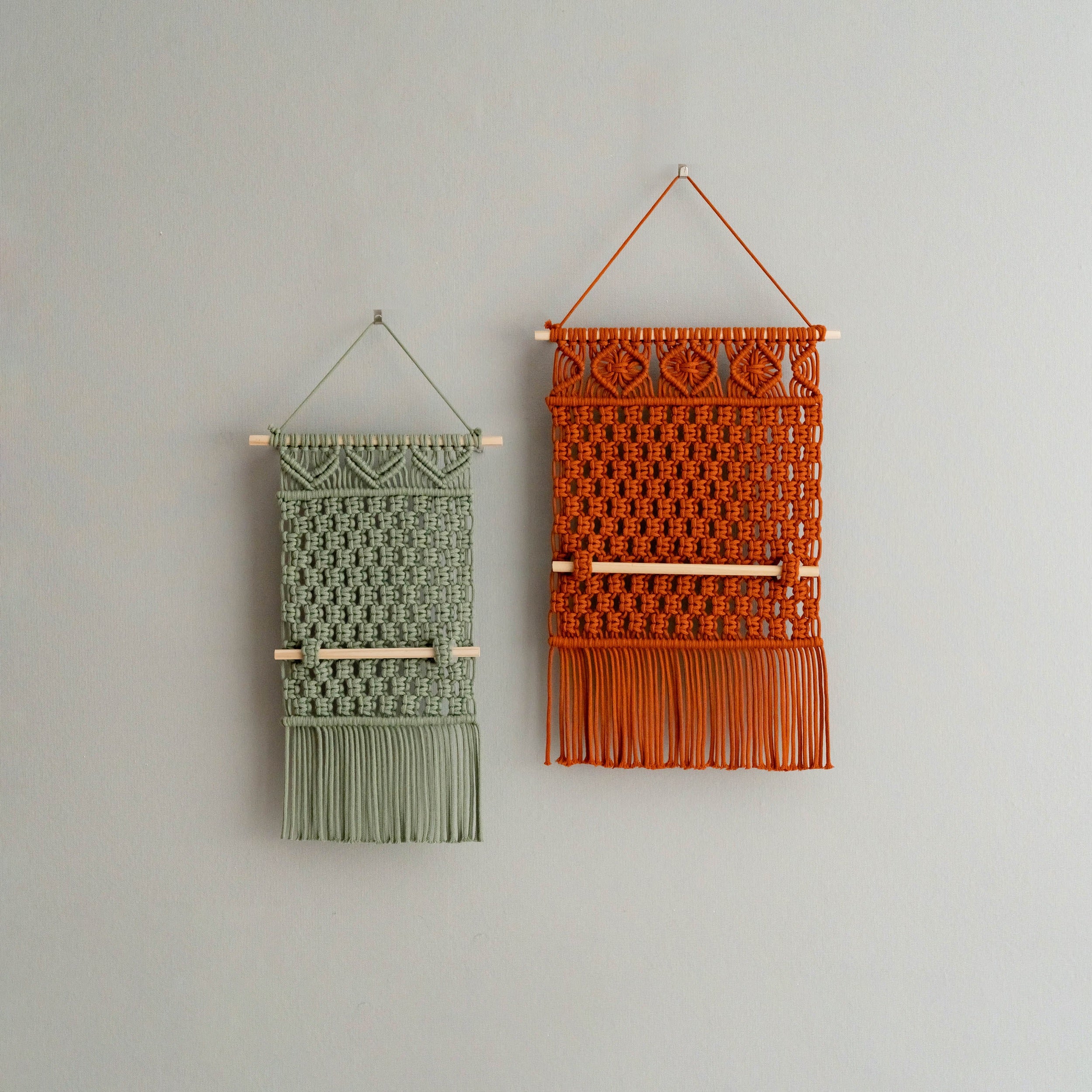 Soporte de joyería de macramé para guardar aretes estilo bohemio y decorar el hogar