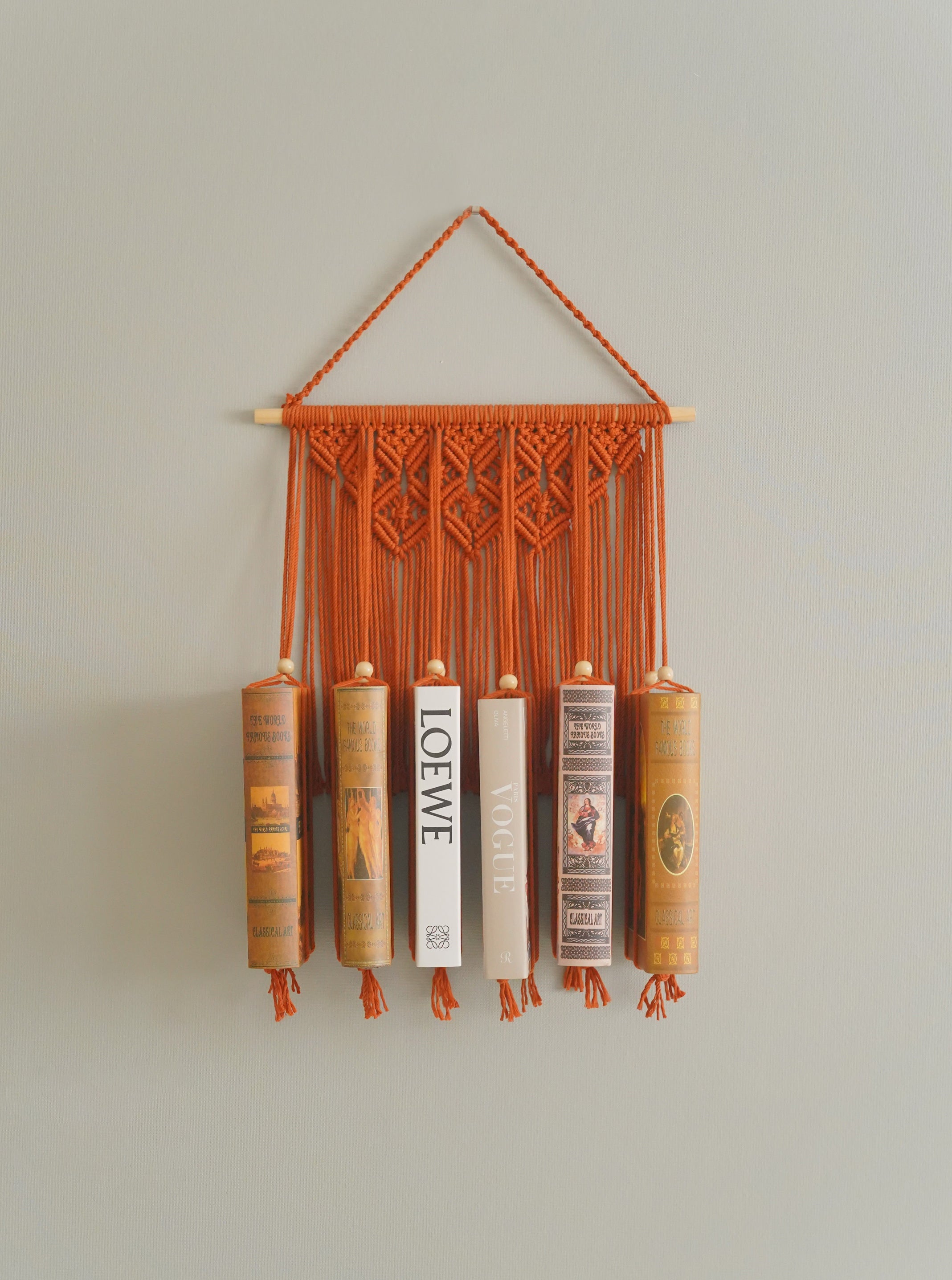 Estantería de macramé boho para guardar libros con estilo