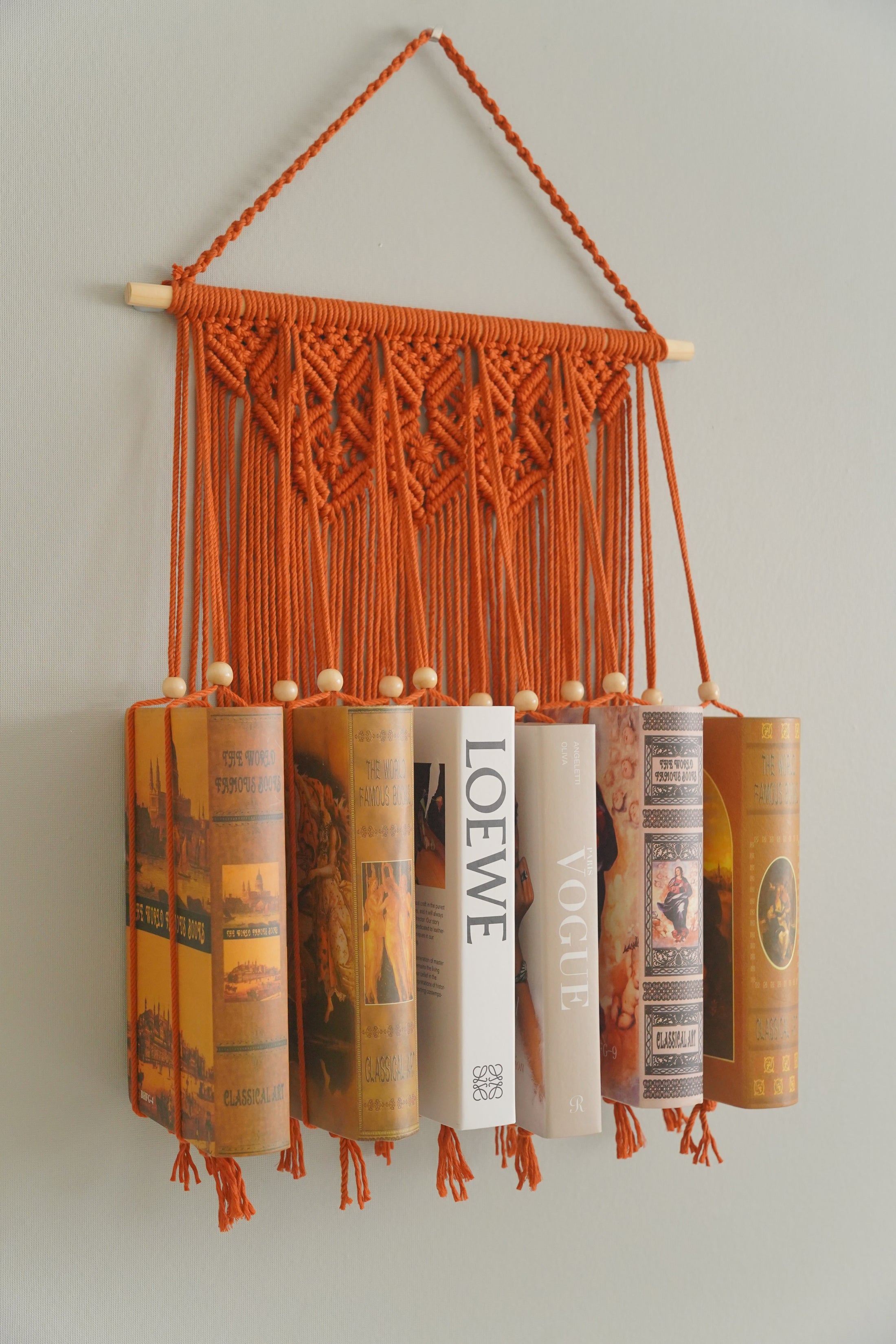 Estantería de macramé boho para guardar libros con estilo