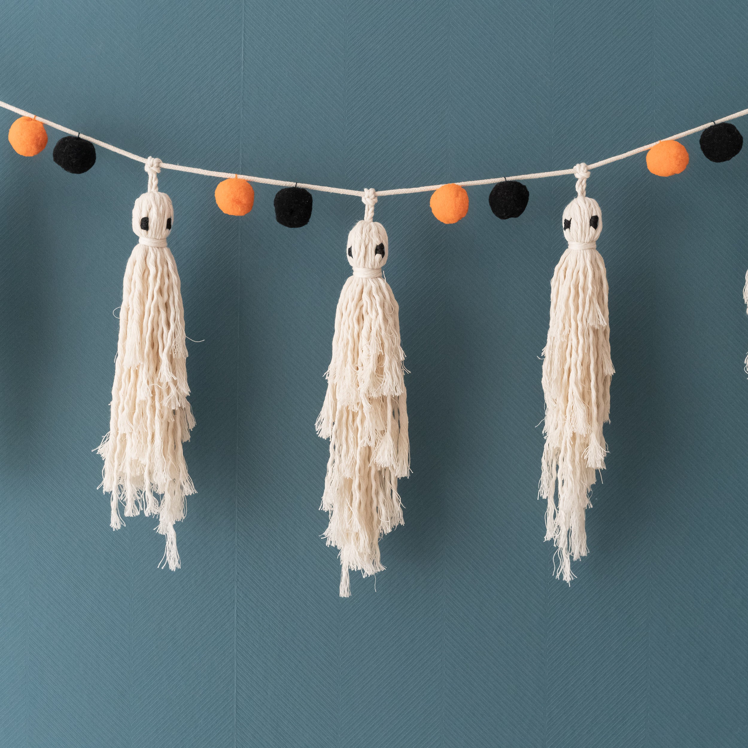 Macrame Ghost Garland – Cotton Halloween Wall Hanging Decor V76