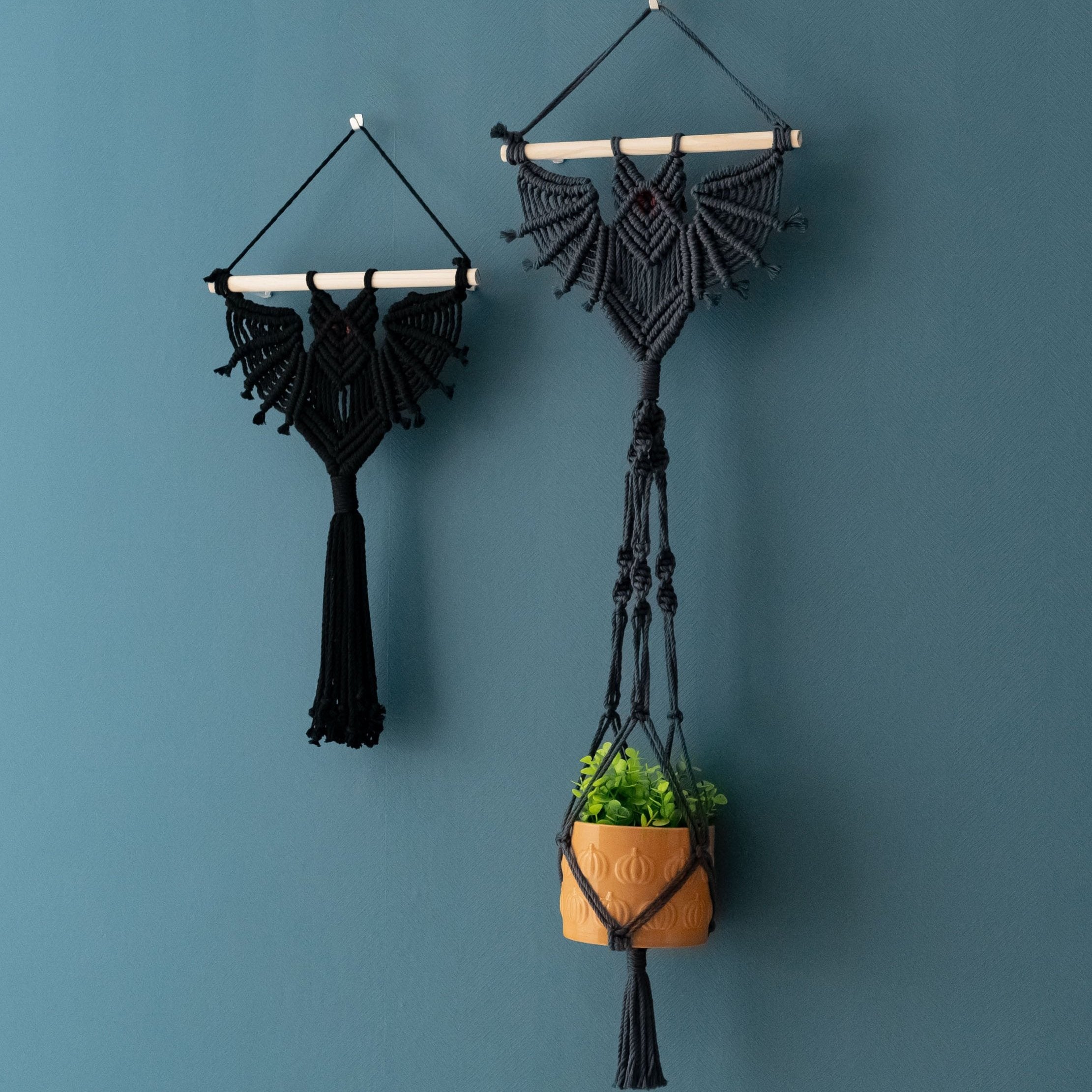 Murciélago colgante de pared de macramé elegante y espeluznante con un toque de Halloween