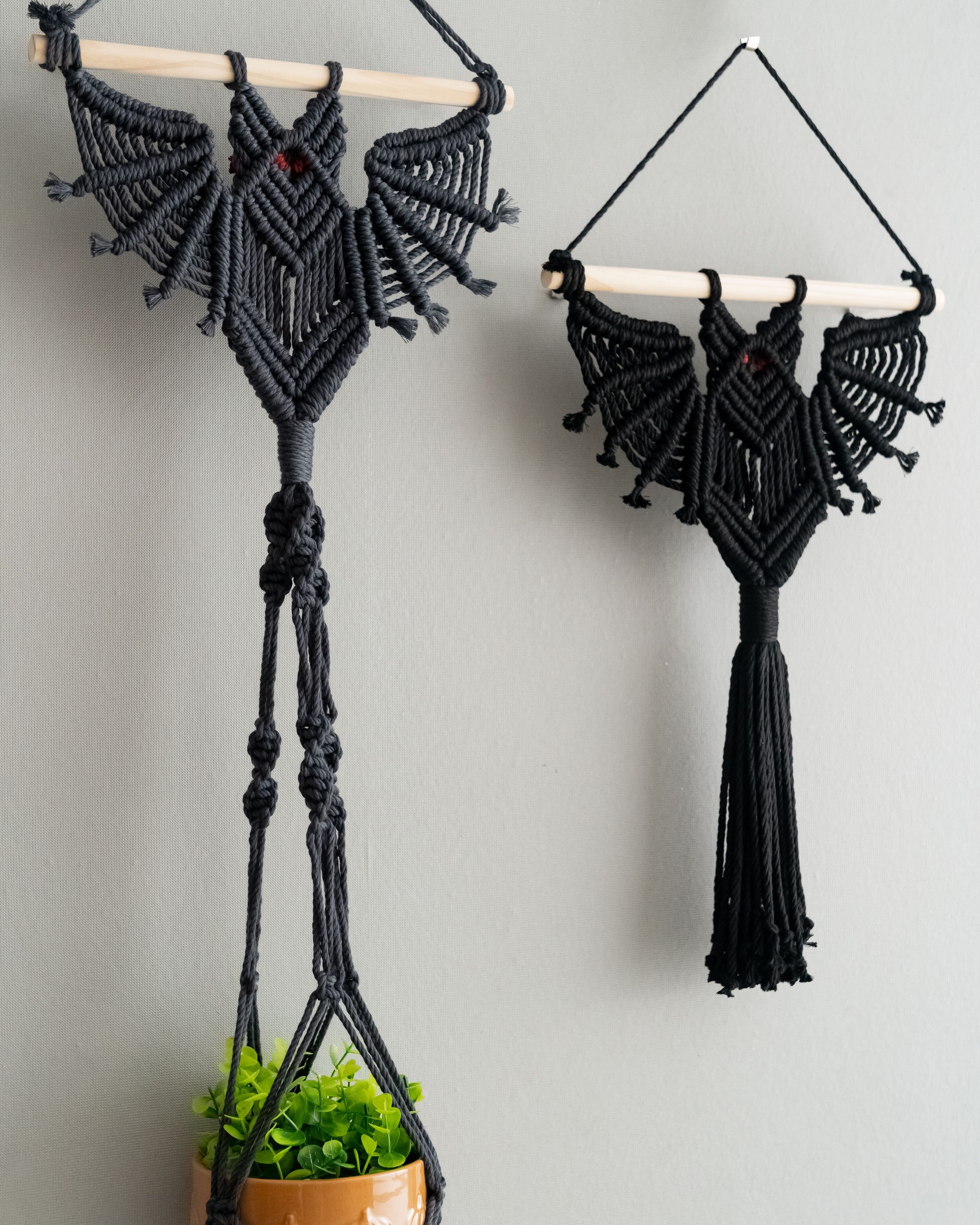 Murciélago colgante de pared de macramé elegante y espeluznante con un toque de Halloween