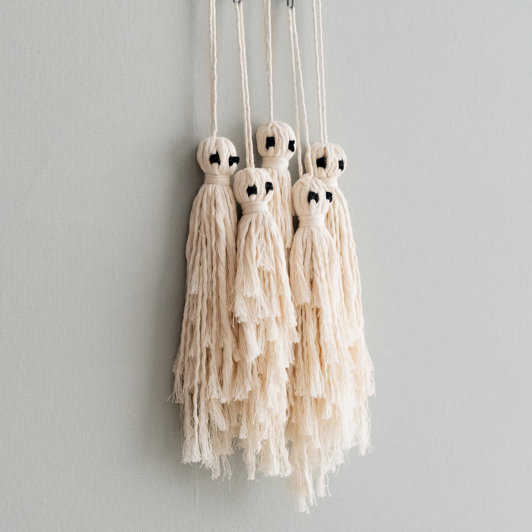 Rustic Halloween Decor – Macrame Ghost Wall Hanging with Cotton Cord V82
