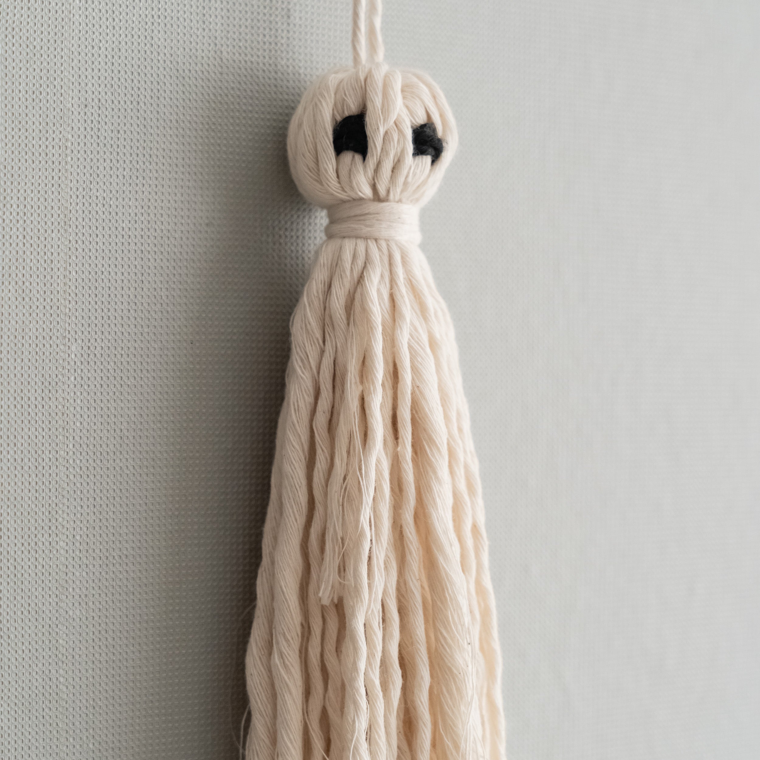Rustic Halloween Decor – Macrame Ghost Wall Hanging with Cotton Cord V82