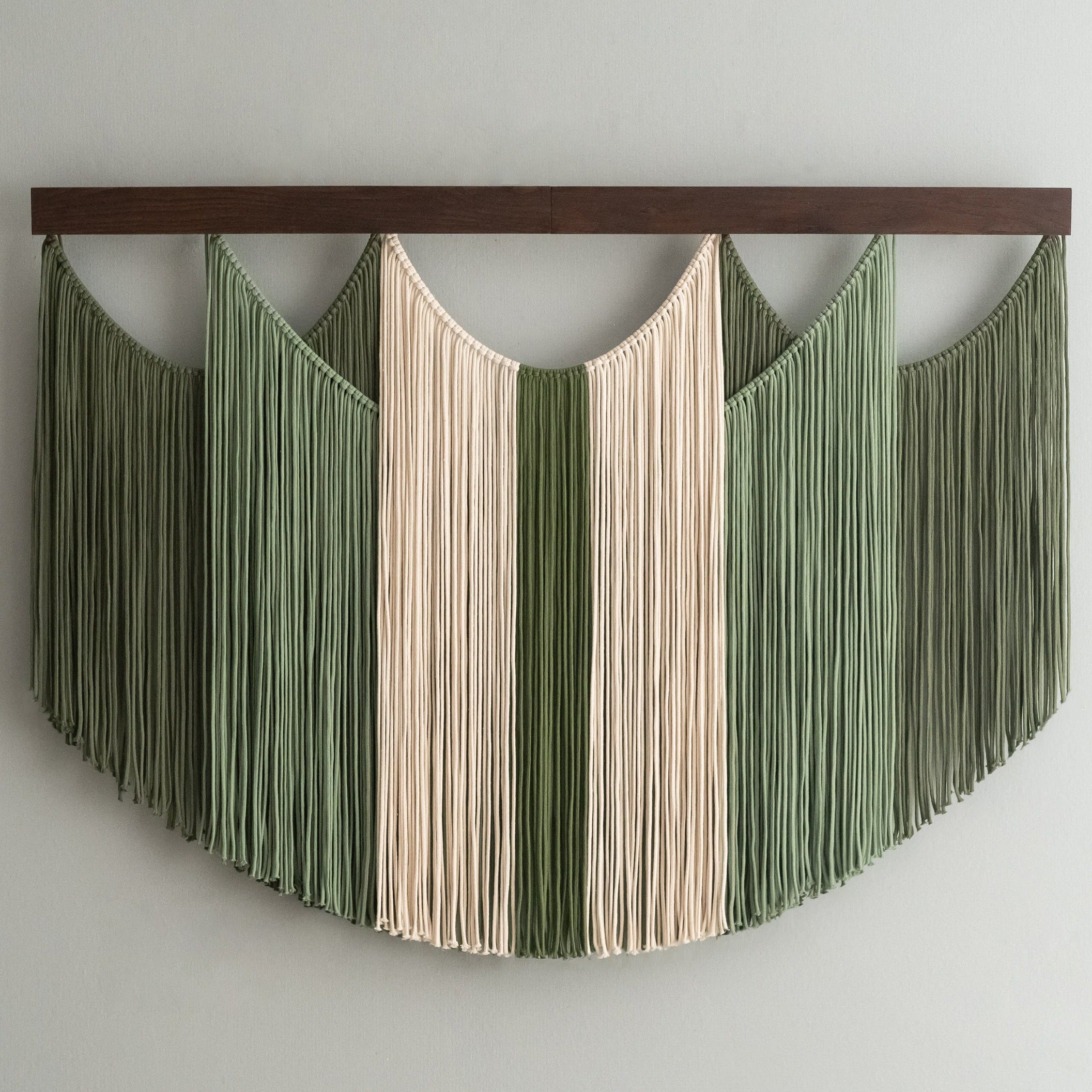 The Calm Wall Hanging – Macrame for Soothing Home Decor V90