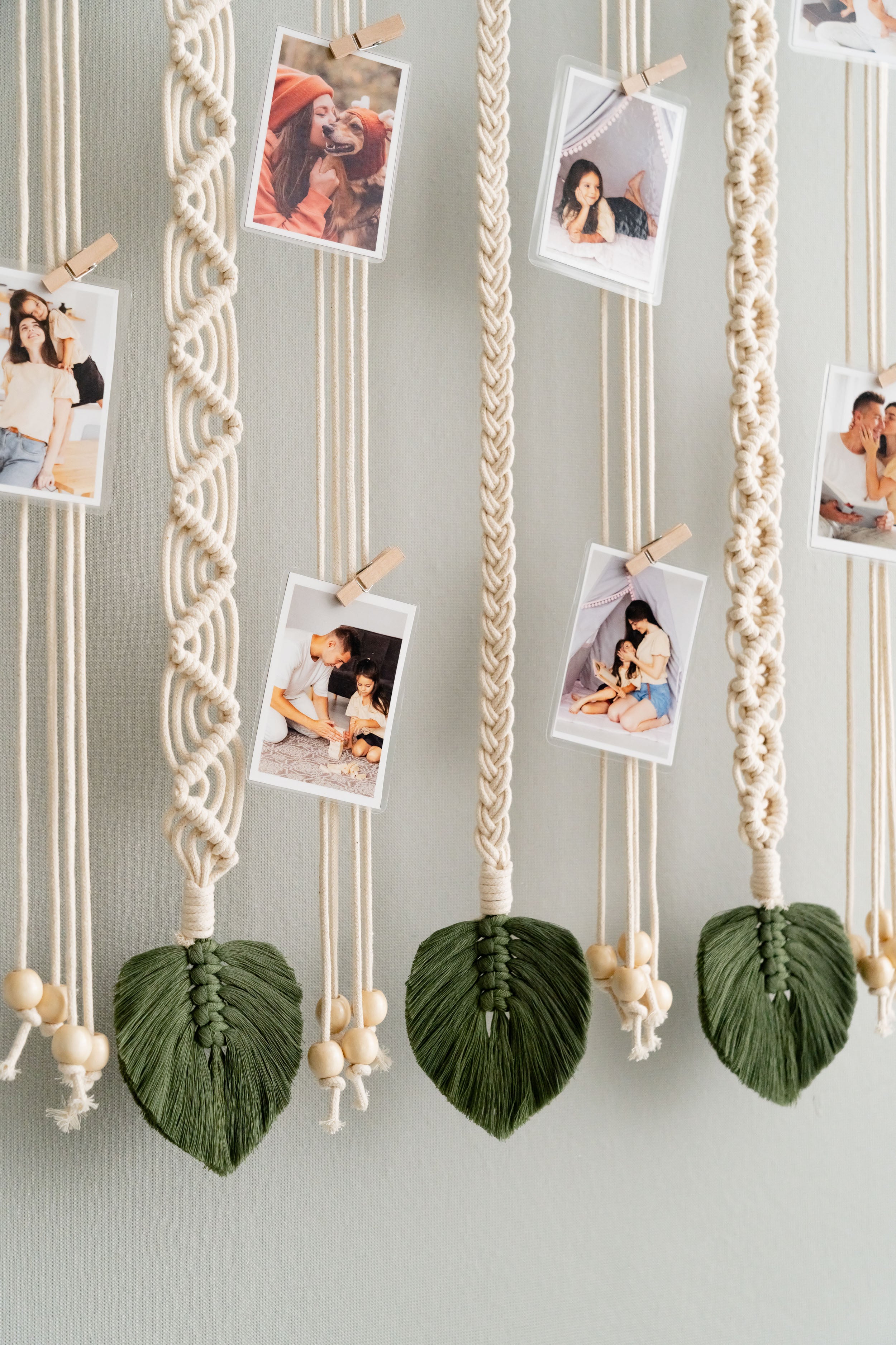 Macrame Photo Display with Leaves – Boho Polaroid Wall Hanger I44