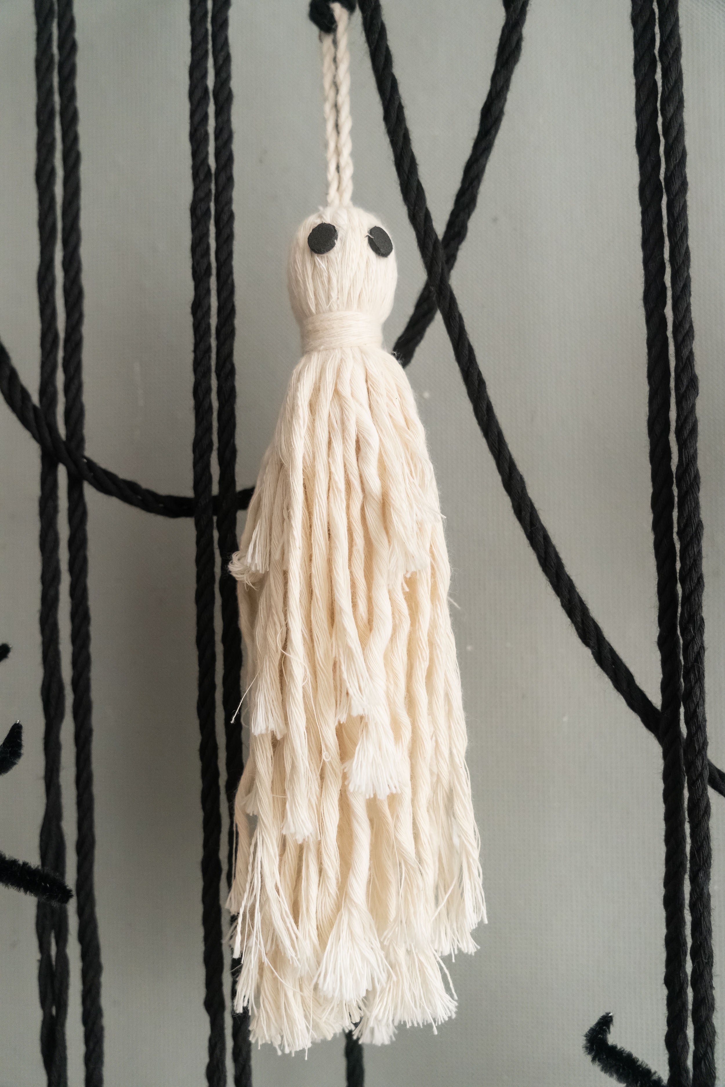 Halloween Macrame Ghost Wall Hanging for Boho Wall Decor U16
