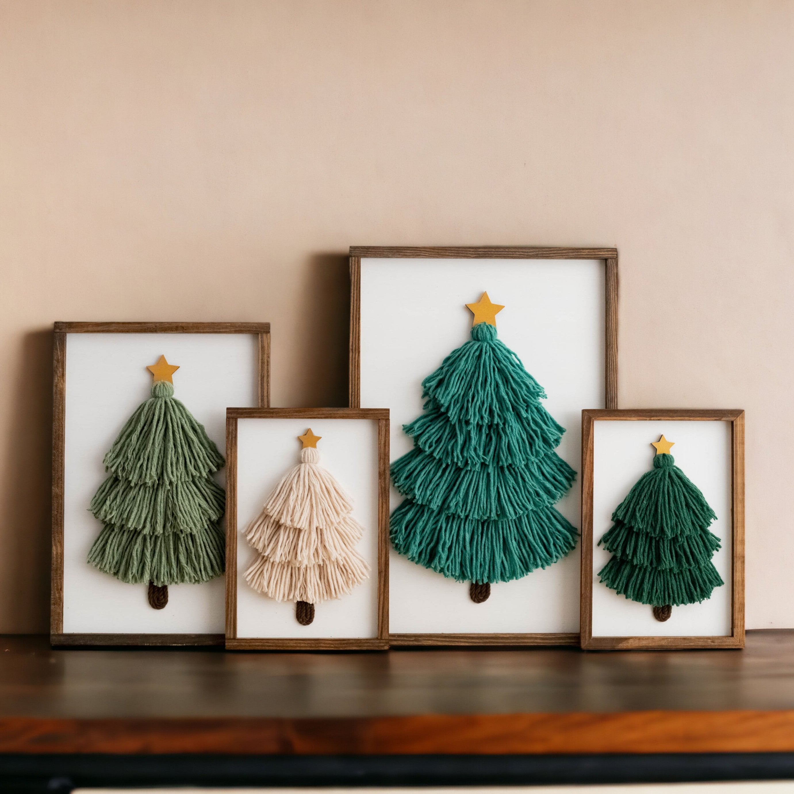 Árbol de Navidad festivo de macramé para una elegante decoración de mesa navideña