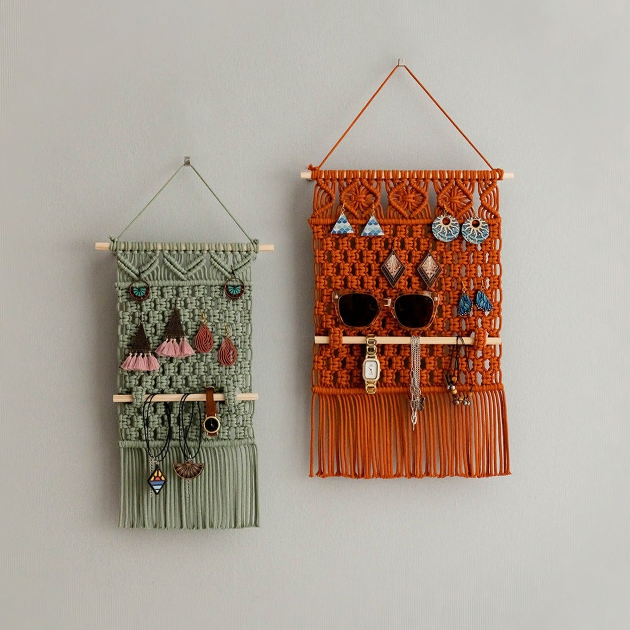 Soporte de joyería de macramé para guardar aretes estilo bohemio y decorar el hogar